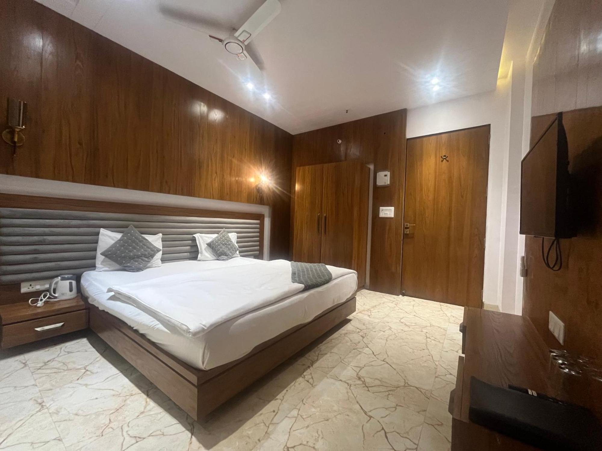Hotel Shree Darshnam Vrindavan