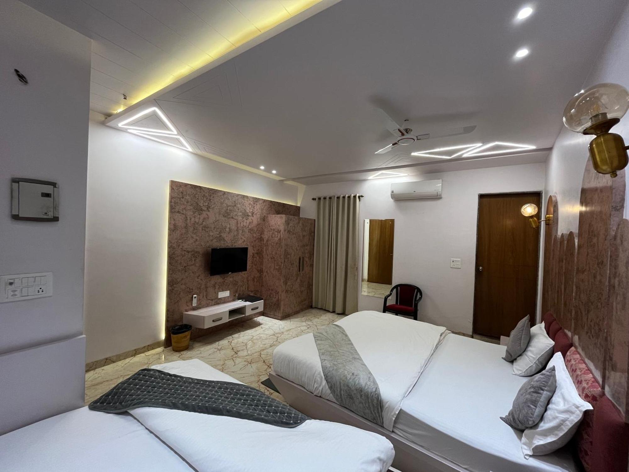 Hotel Shree Darshnam *