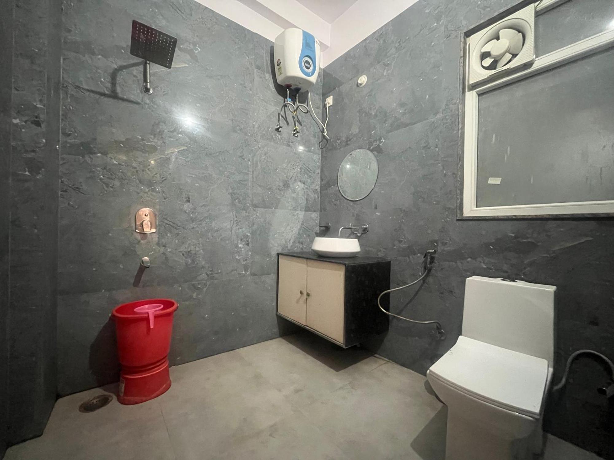 Shree Darshnam Hotel *