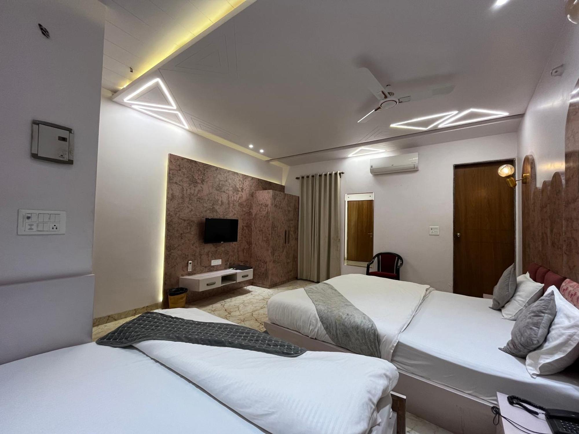 Hotel Shree Darshnam Vrindavan