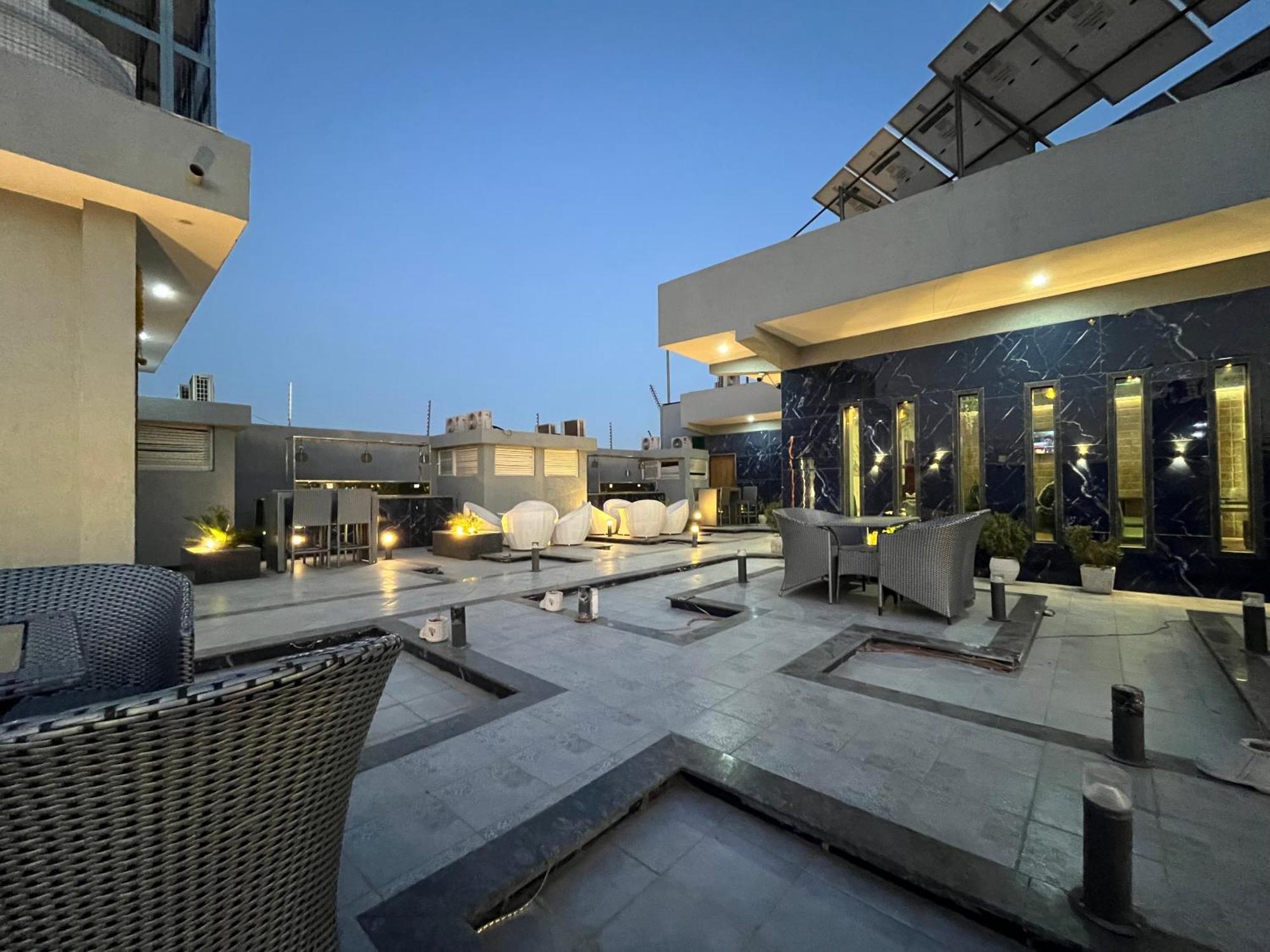 Shree Darshnam Hotel *