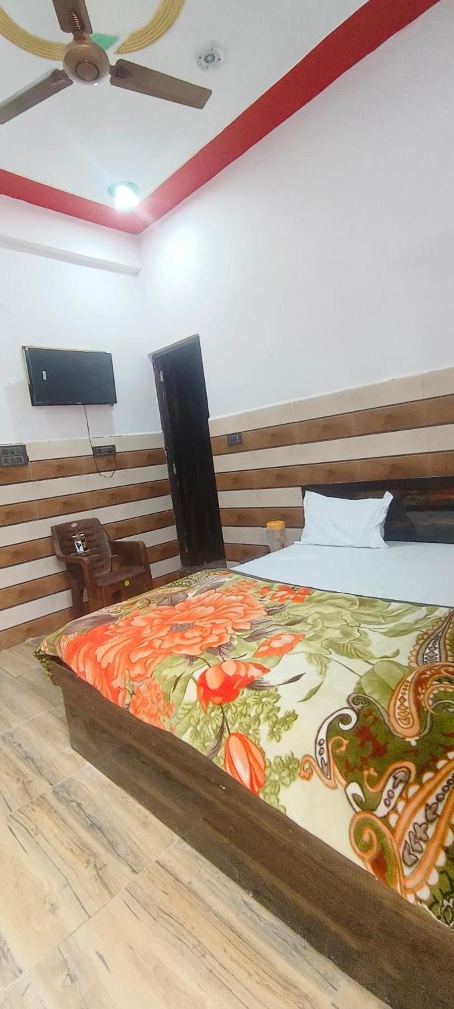 Guest house K.d.dham Near Prem Mandir1 *