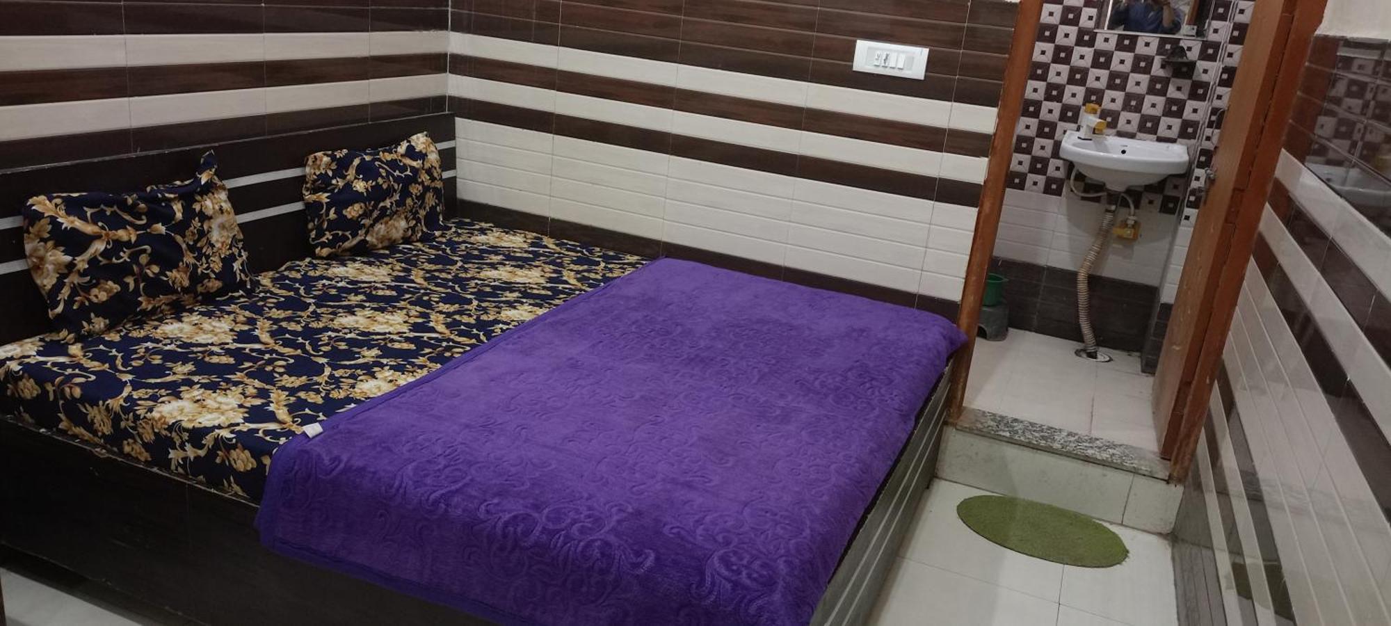 New Gayatri Palace Near Prem Mandir Hotel Vrindavan