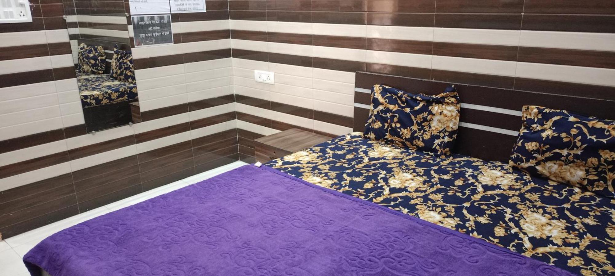 New Gayatri Palace Near Prem Mandir Hotel *