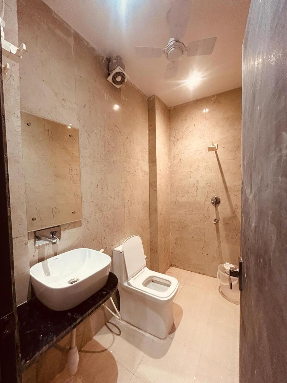 Hotel The Solitaire Express Vrindavan