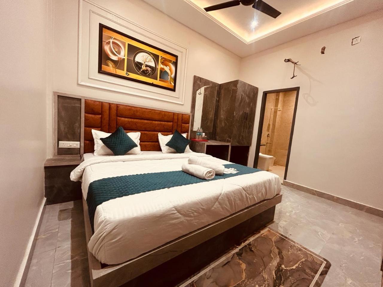 The Solitaire Express Hotel 4*