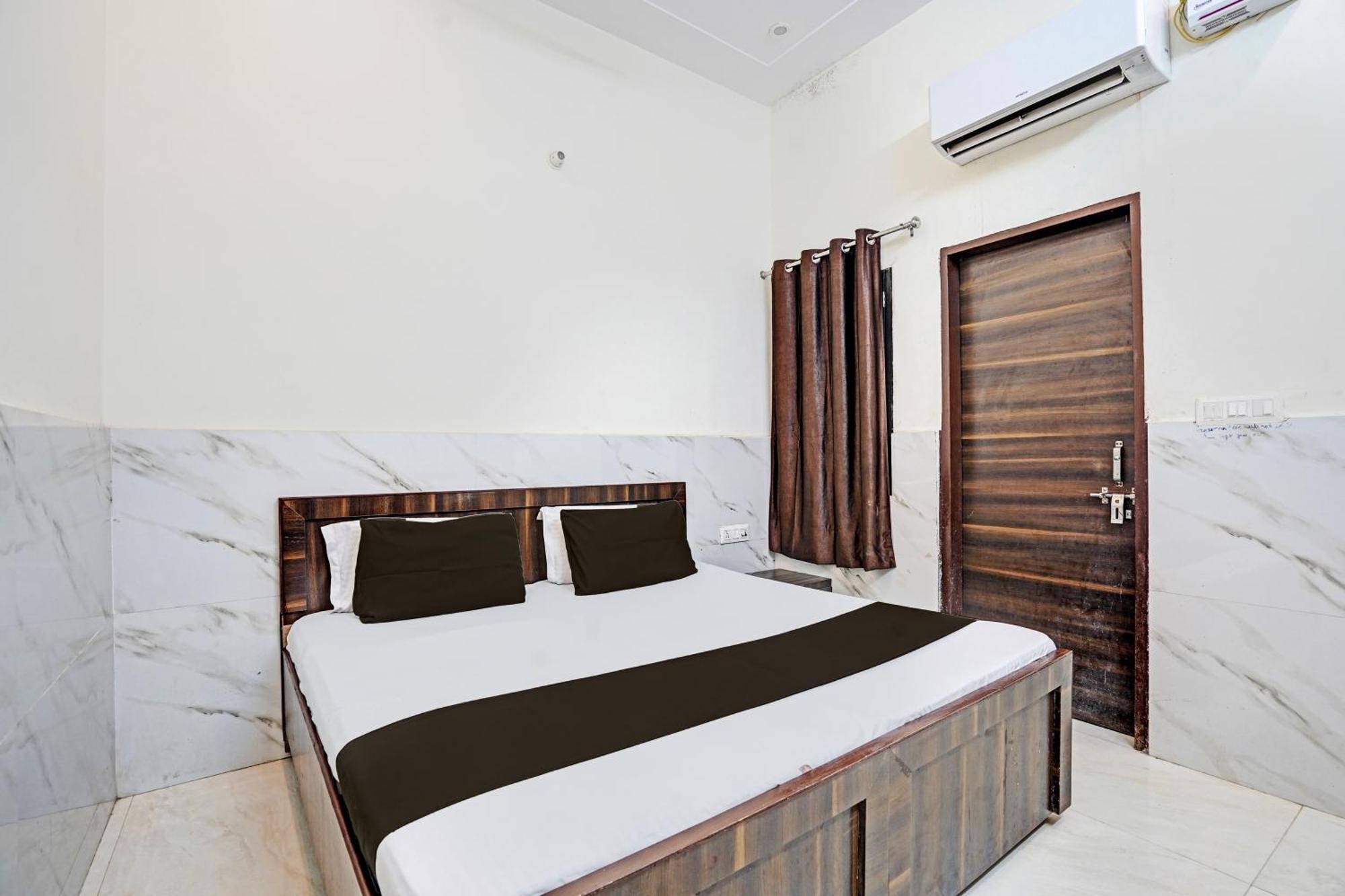 Oyo Gauri Shankar Dham 3*
