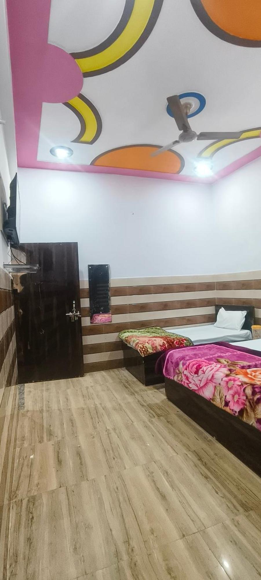 Guest house K.d.dham Near Prem Mandir1 *