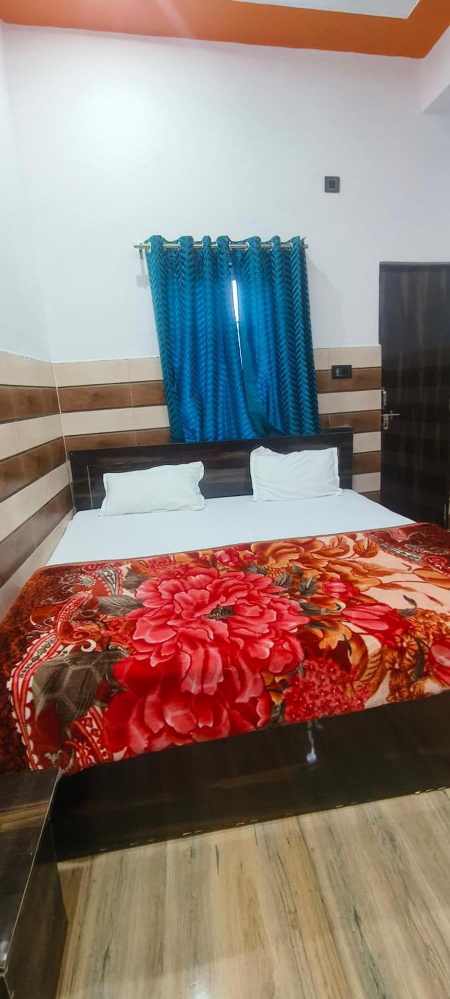 Guest house K.d.dham Near Prem Mandir1 *