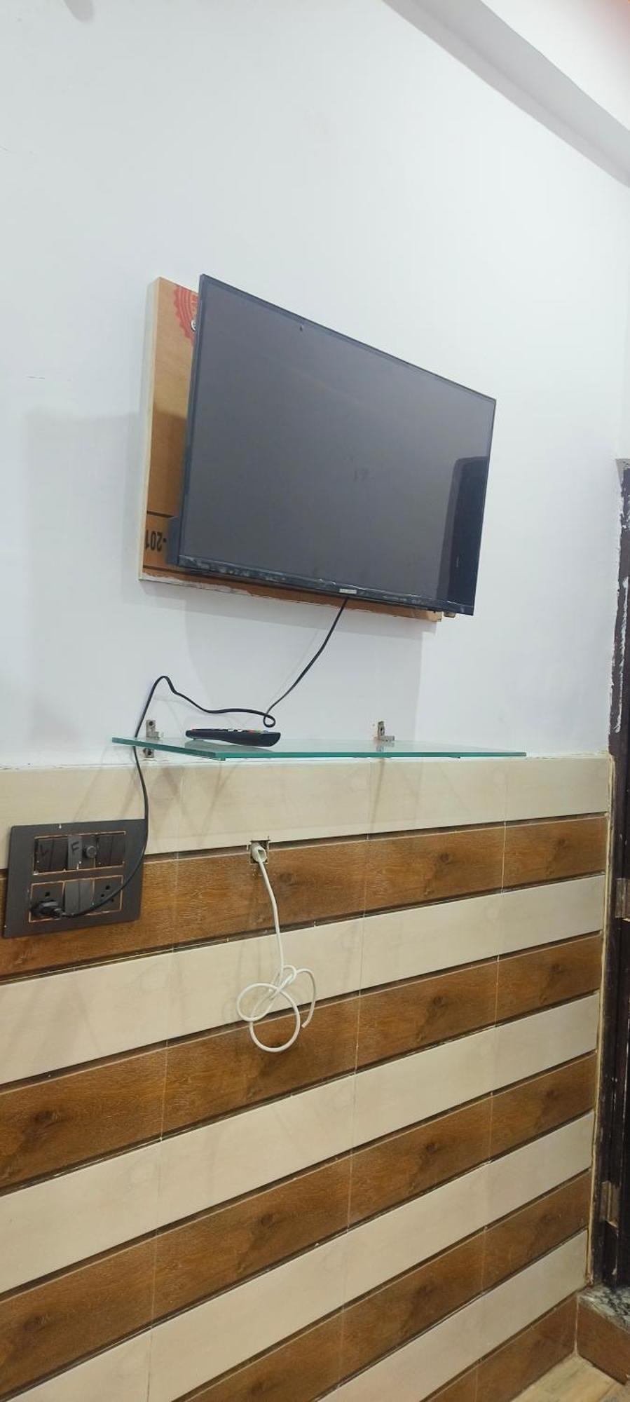K.d.dham Near Prem Mandir1 Guest house