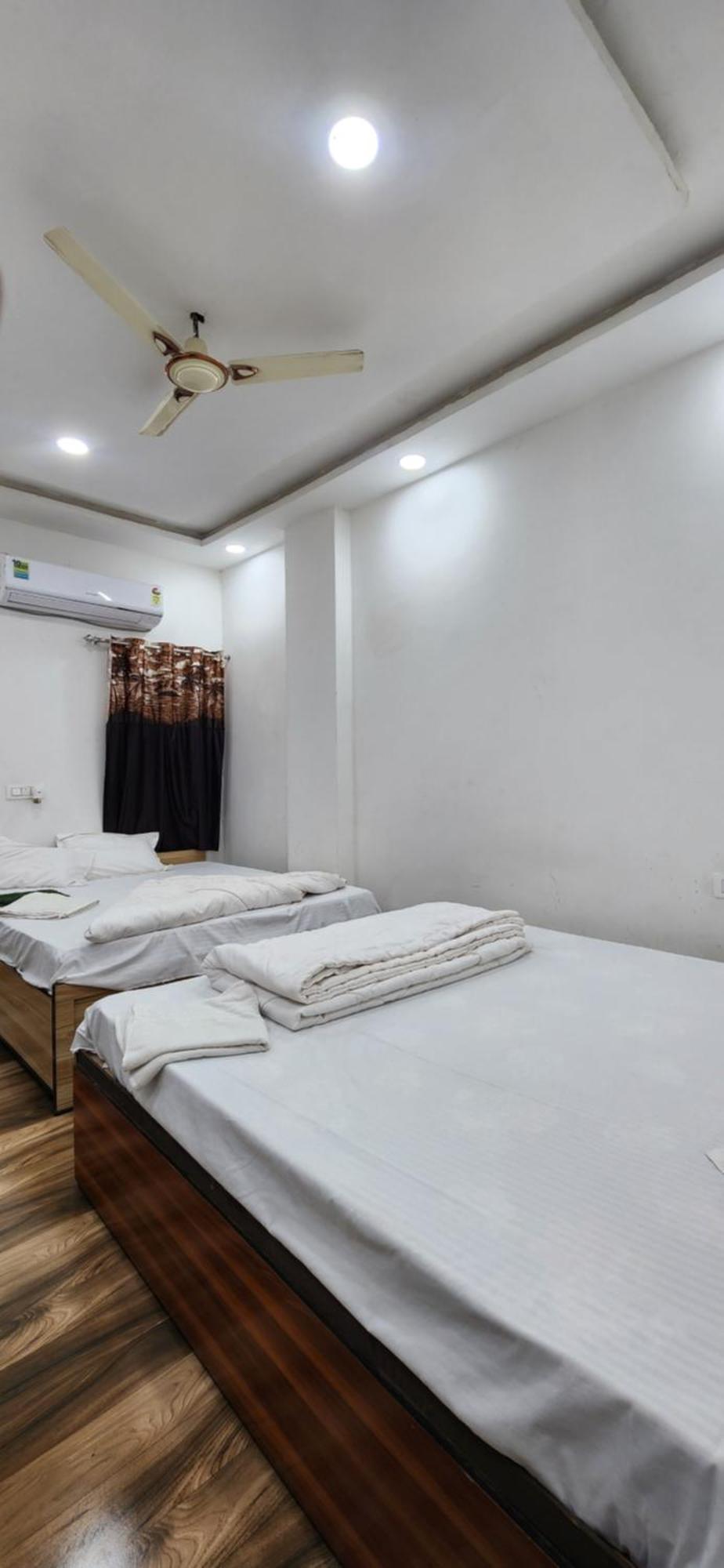 Pitambara Dham Hotel Vrindavan