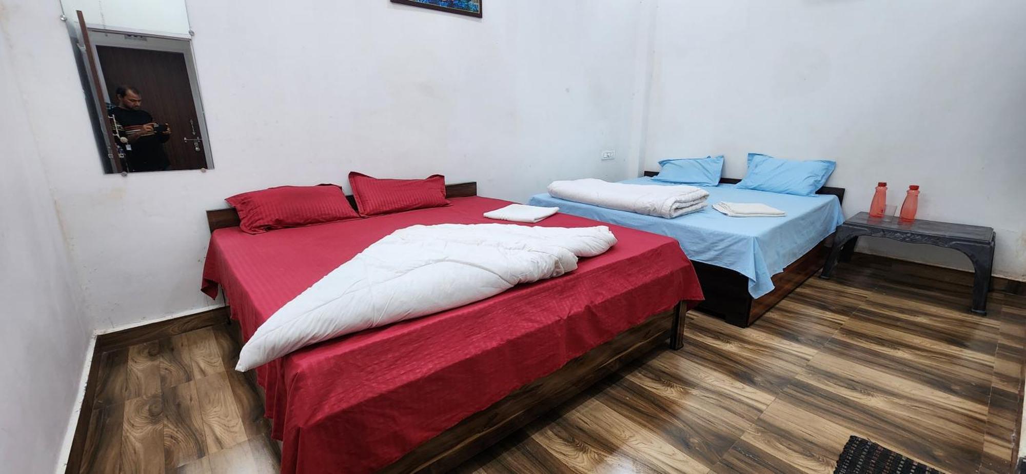 Hotel Pitambara Dham 2*