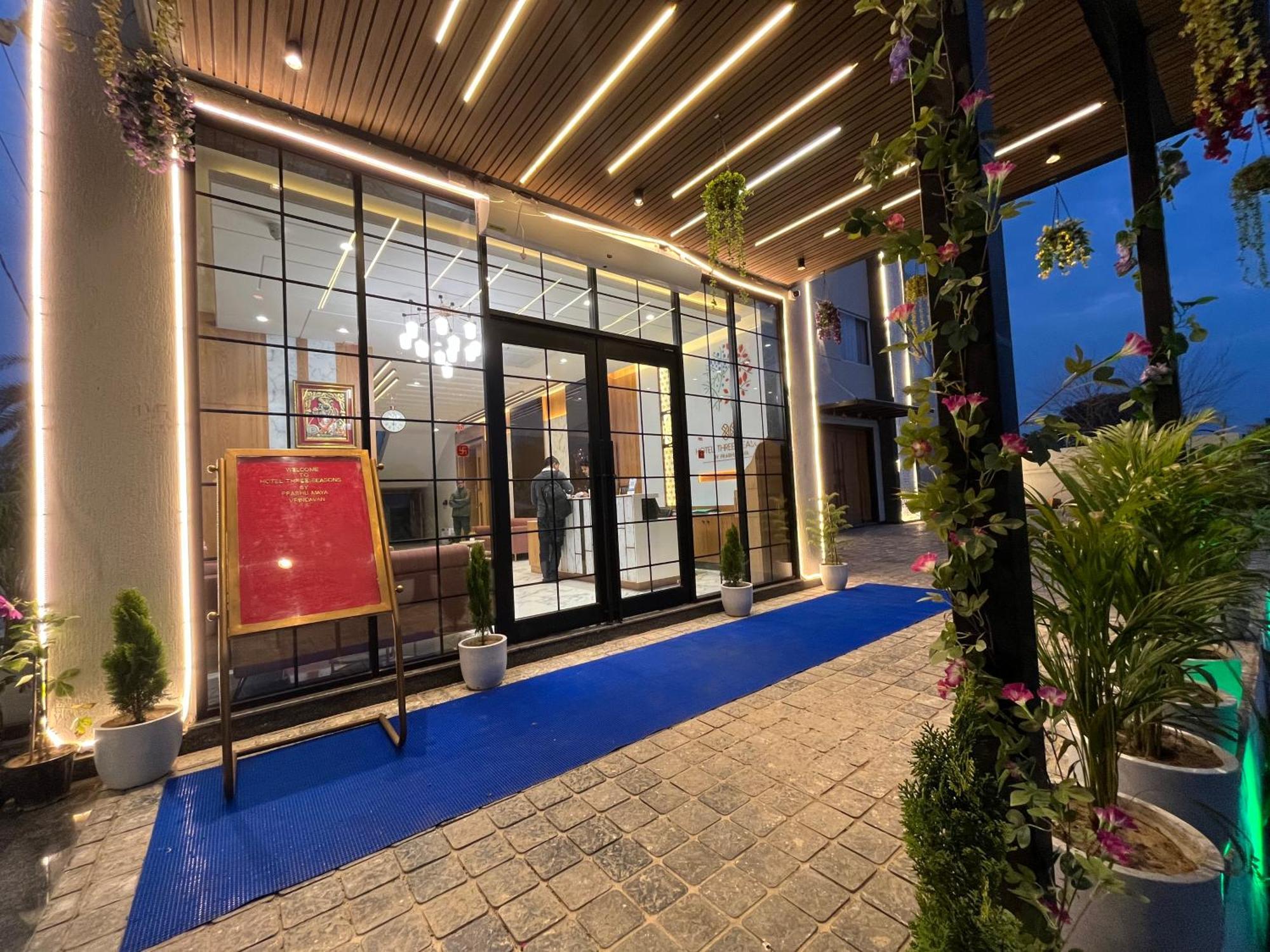 Hotel Three Seasons Vrindavan