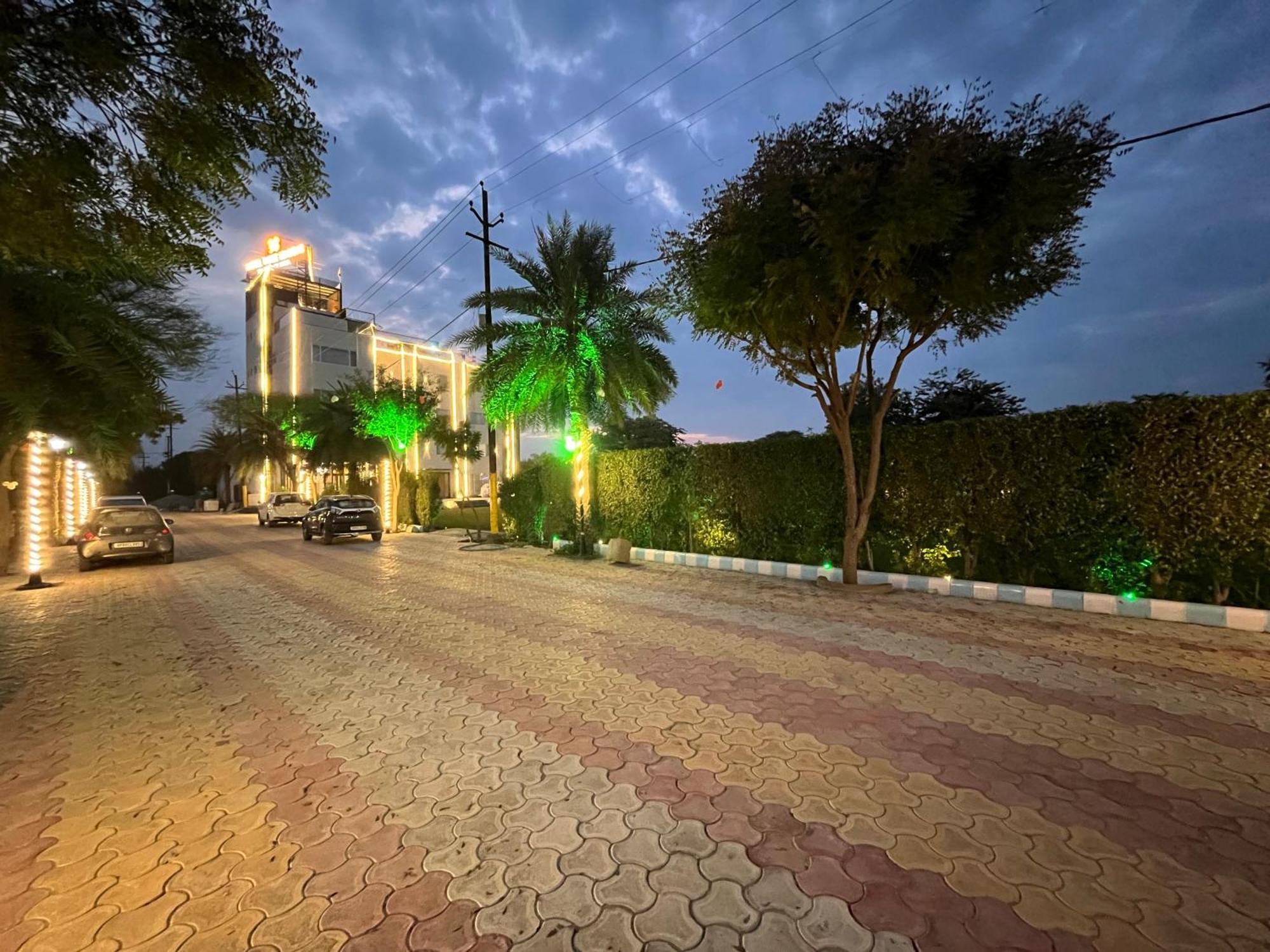 Three Seasons Hotel Vrindavan