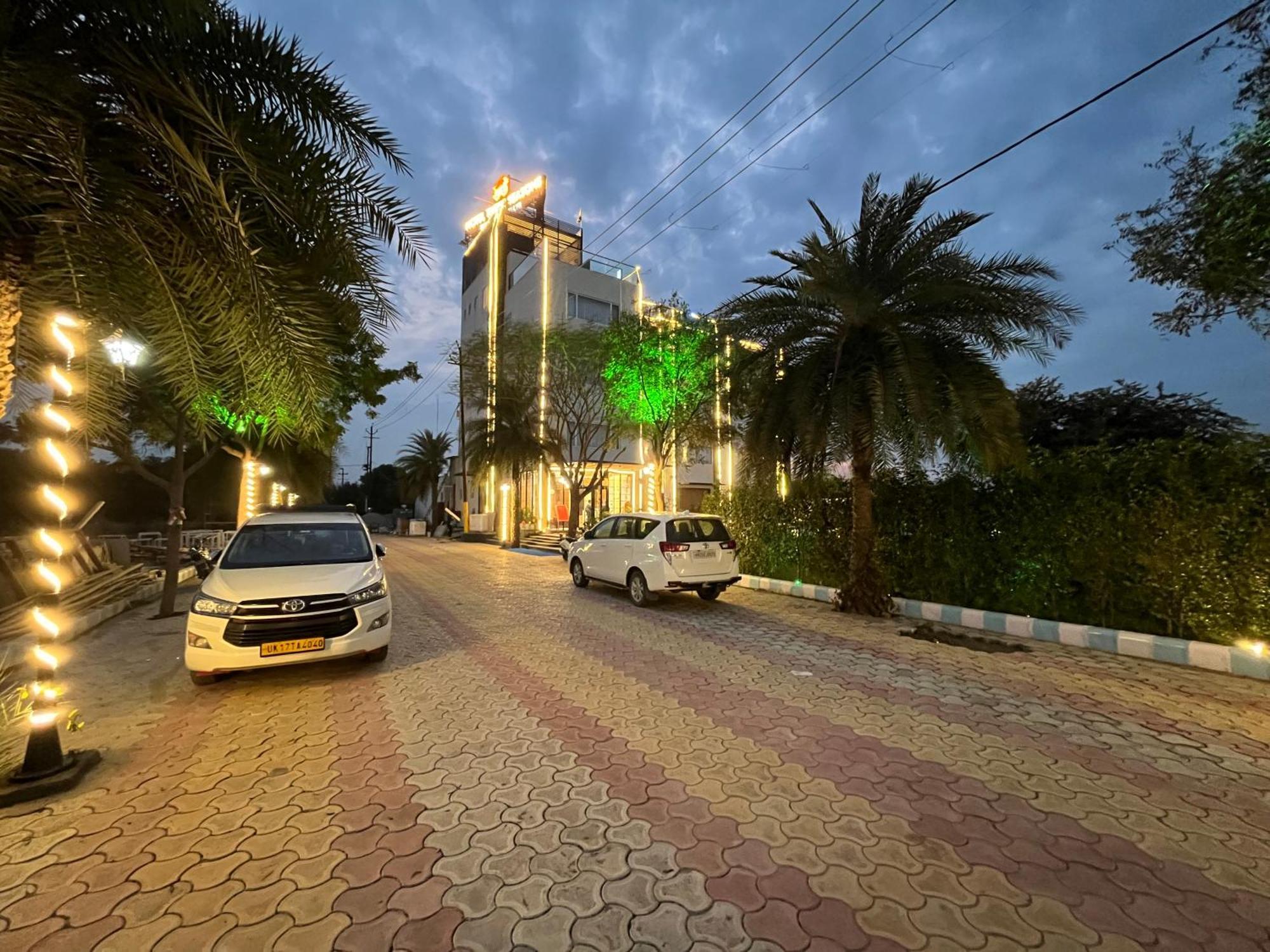 Hotel Three Seasons Vrindavan