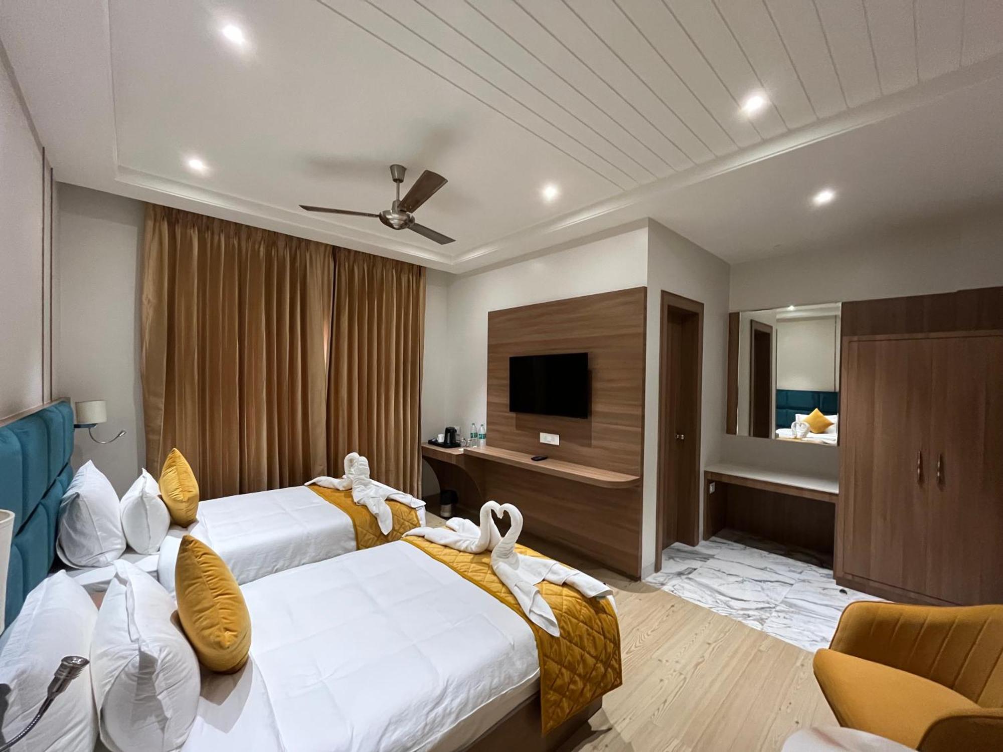 Hotel Three Seasons