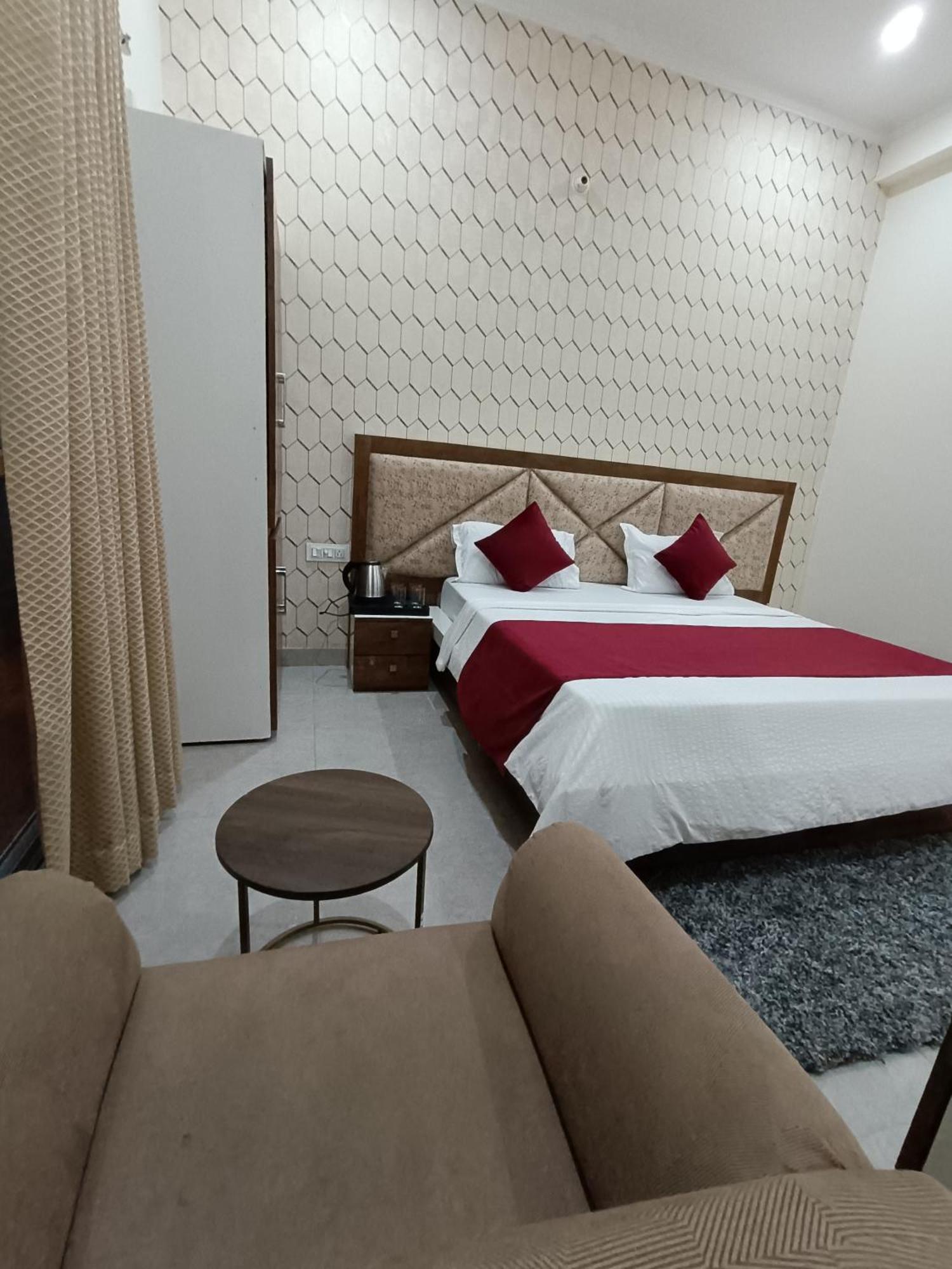 Hotel Hare Krishna Ambiance Vbn 3*