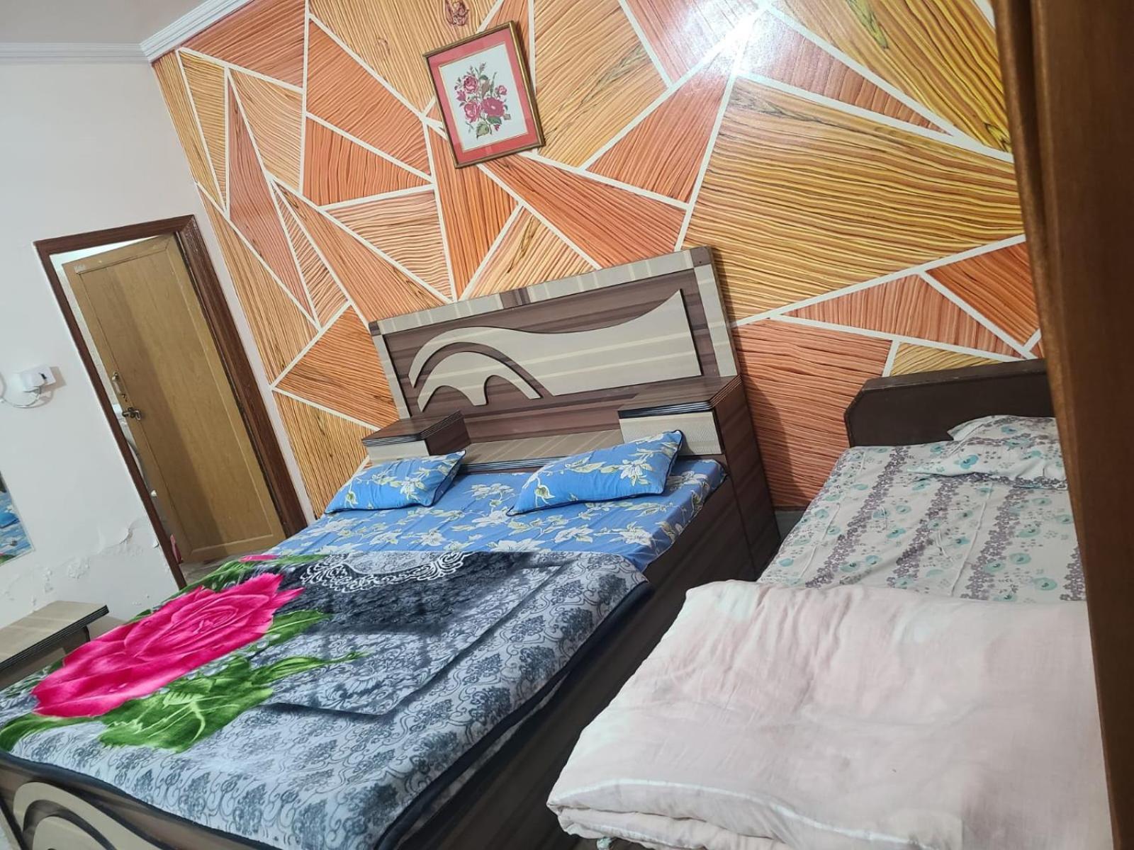 Hari Krishnashrya Near Banke Bihari Temple Hotel Vrindavan