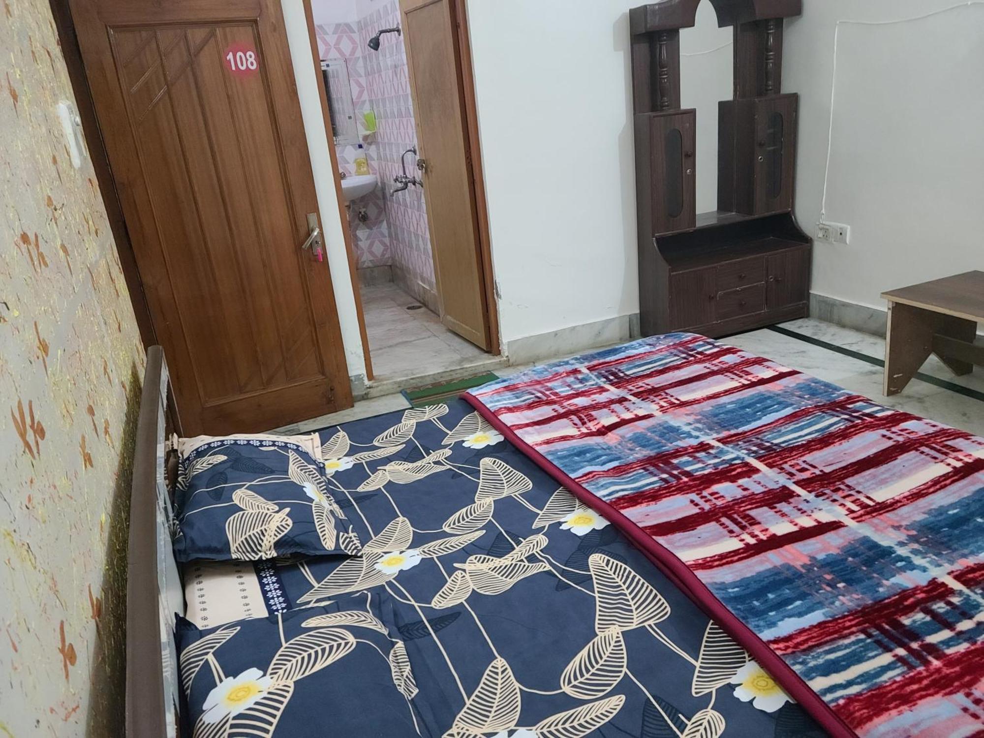 Hotel Hari Krishnashrya Near Banke Bihari Temple Vrindavan