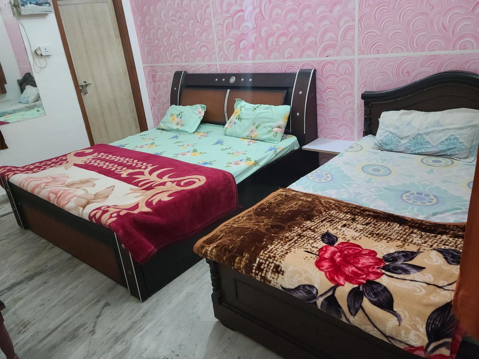 Hotel Hari Krishnashrya Near Banke Bihari Temple Vrindavan