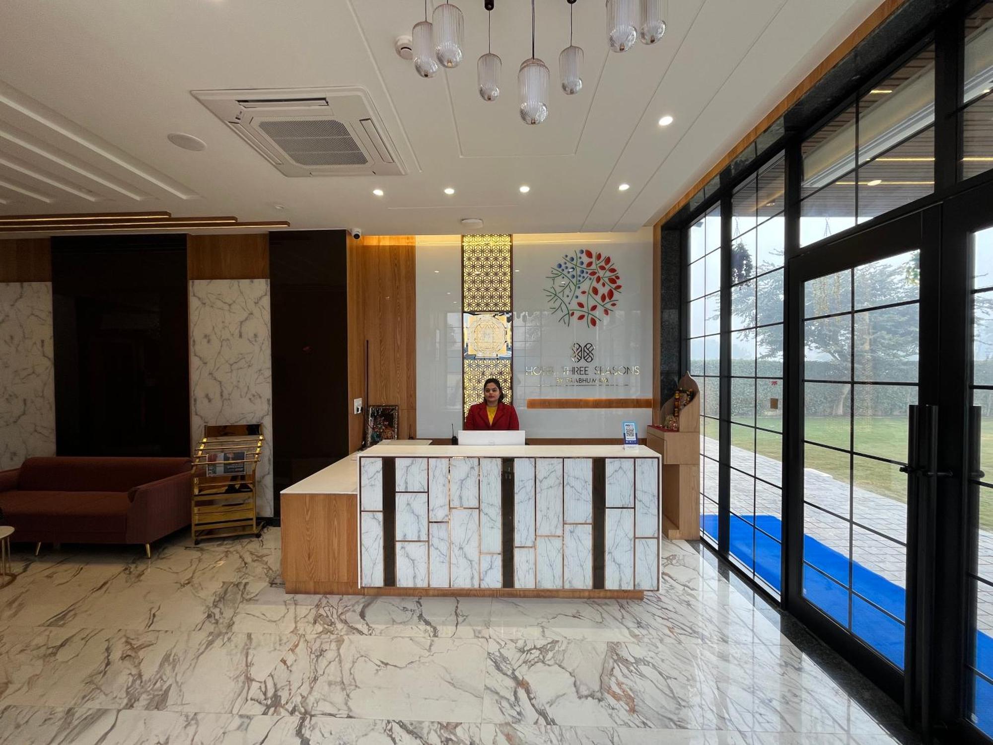 Hotel Three Seasons