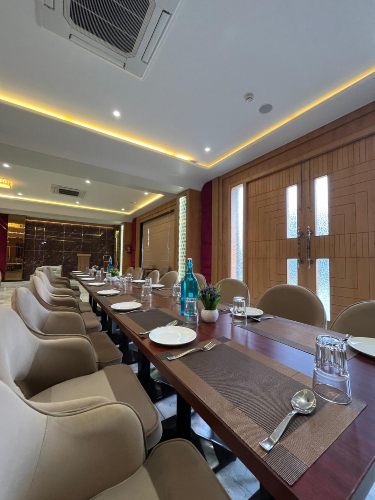 Hotel Three Seasons 4*