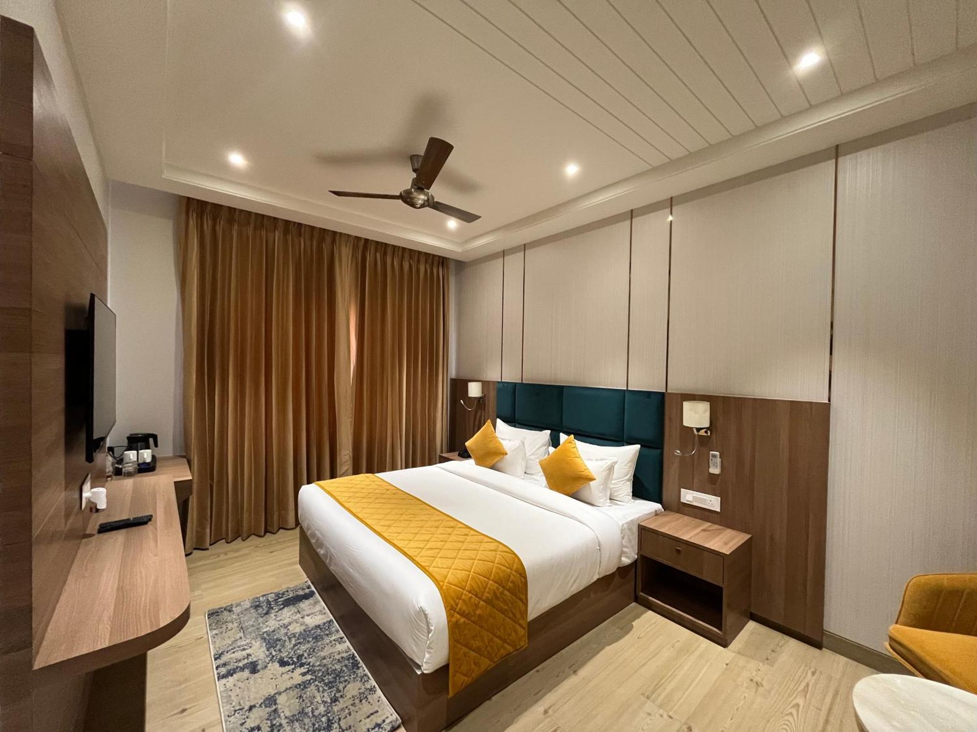 Three Seasons Hotel Vrindavan