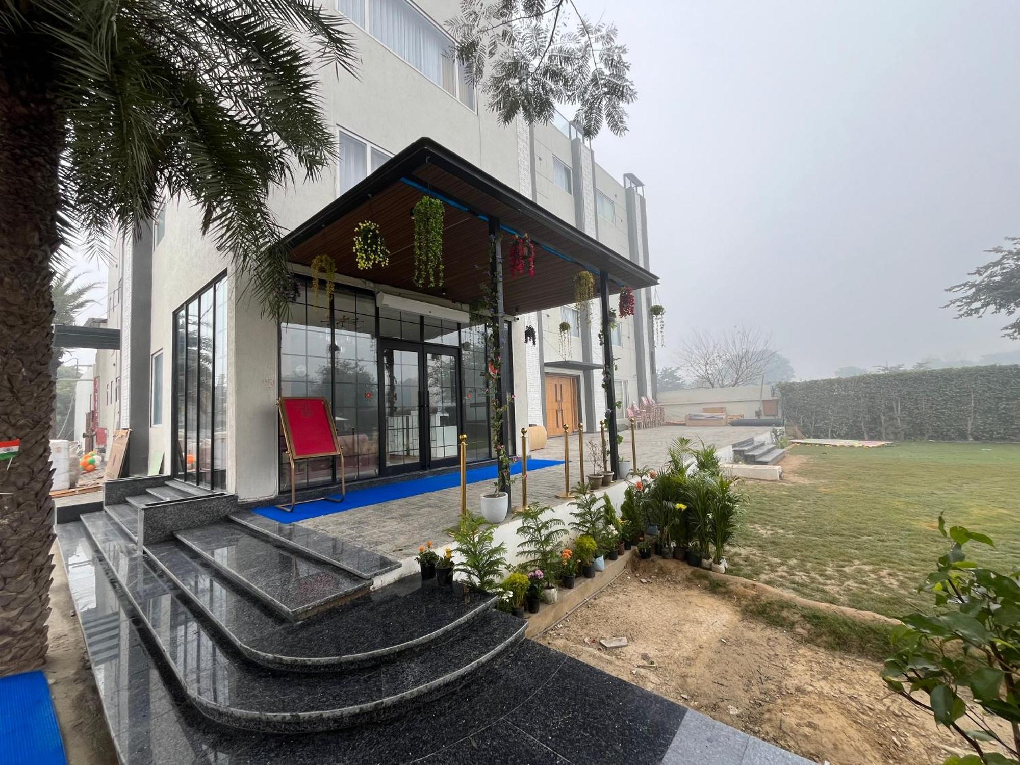 Hotel Three Seasons Vrindavan