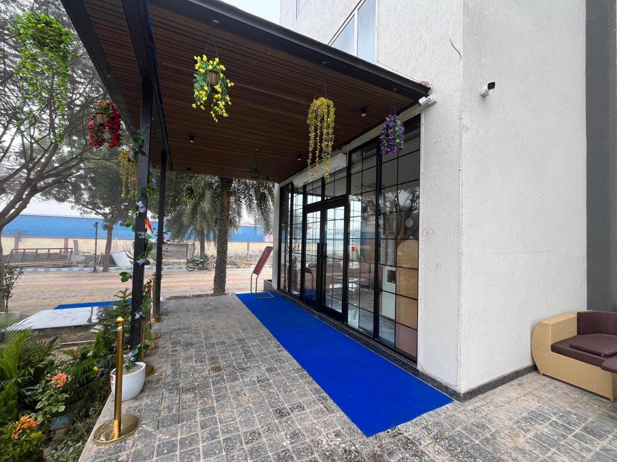 Three Seasons Hotel Vrindavan