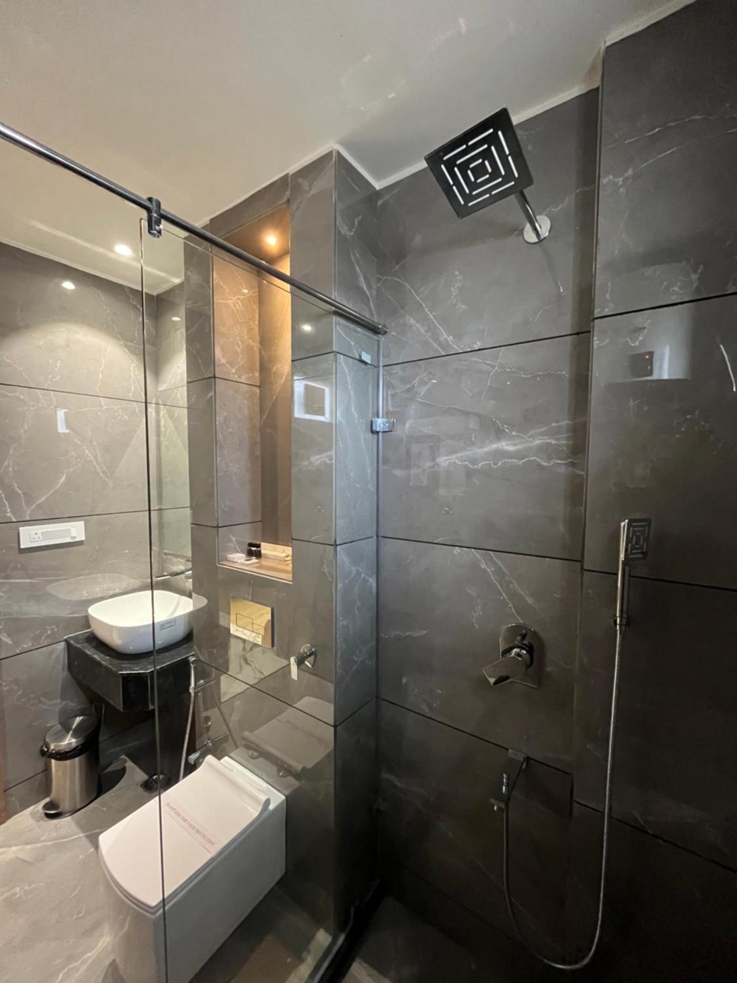 Hotel Three Seasons
