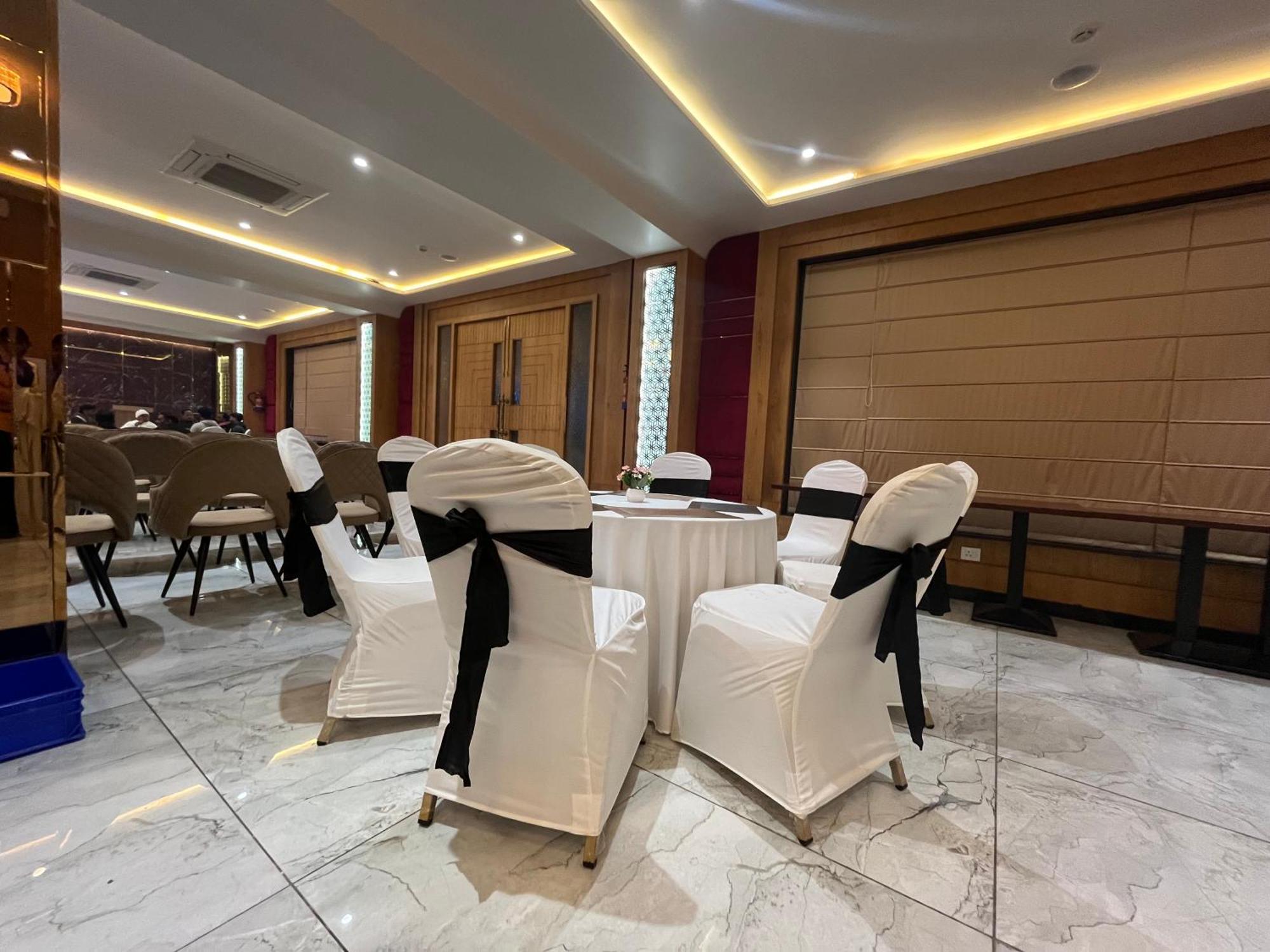 Hotel Three Seasons Vrindavan