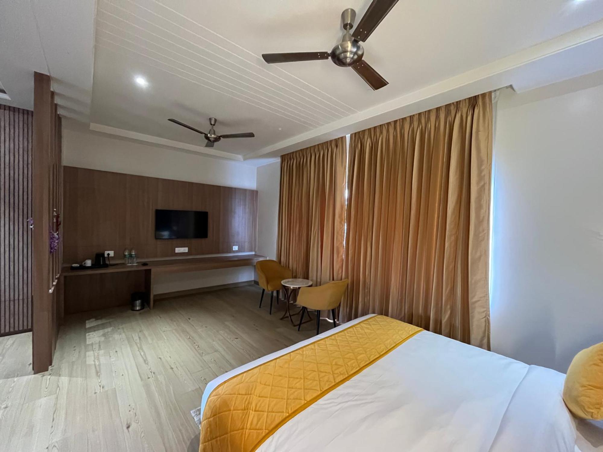 Hotel Three Seasons Vrindavan