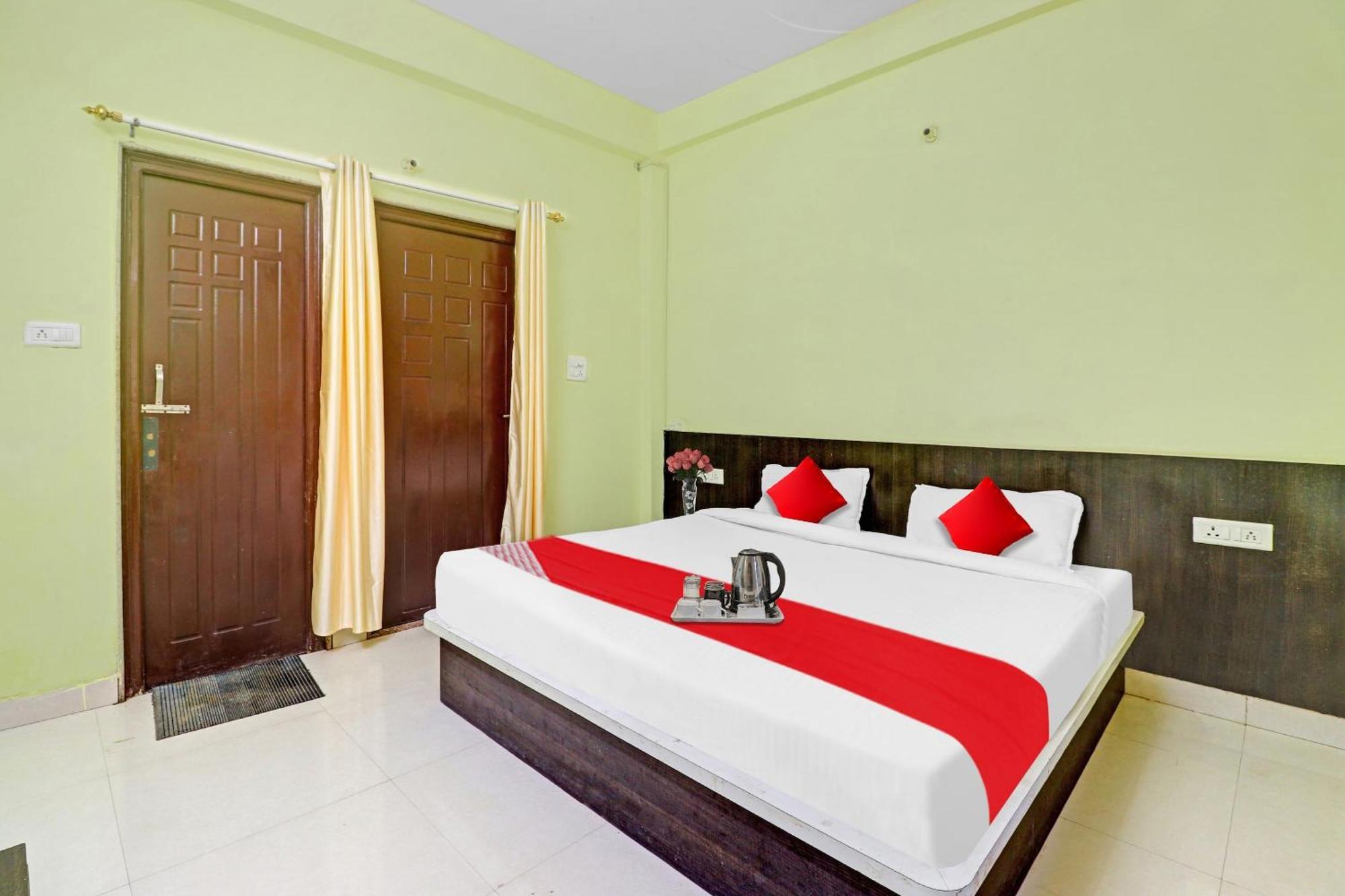 Flagship Ag Yamuna Palace Hotel 3*