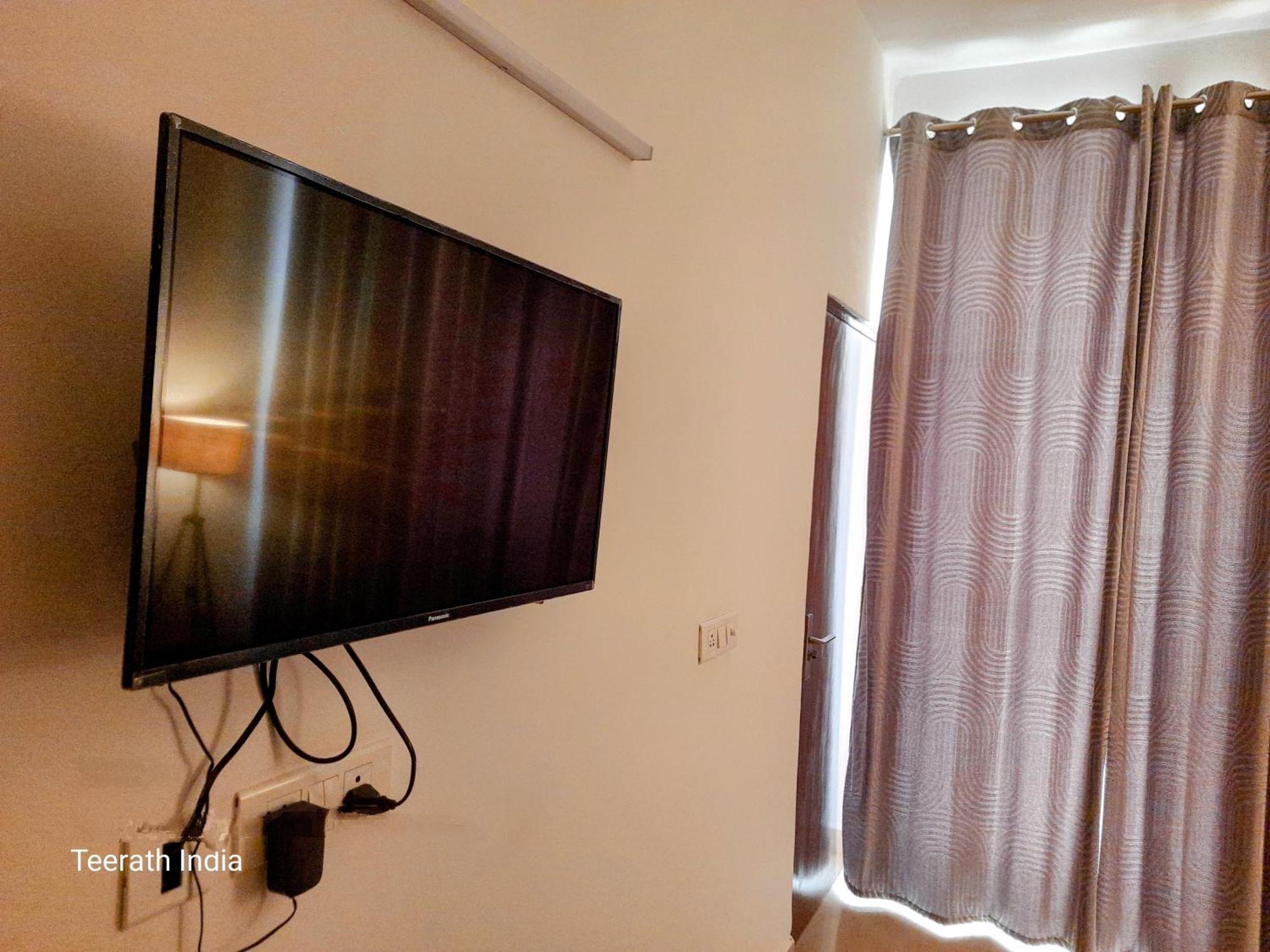 Teerath India - Spacious 1bhk Near Prem Mandir Vrindavan