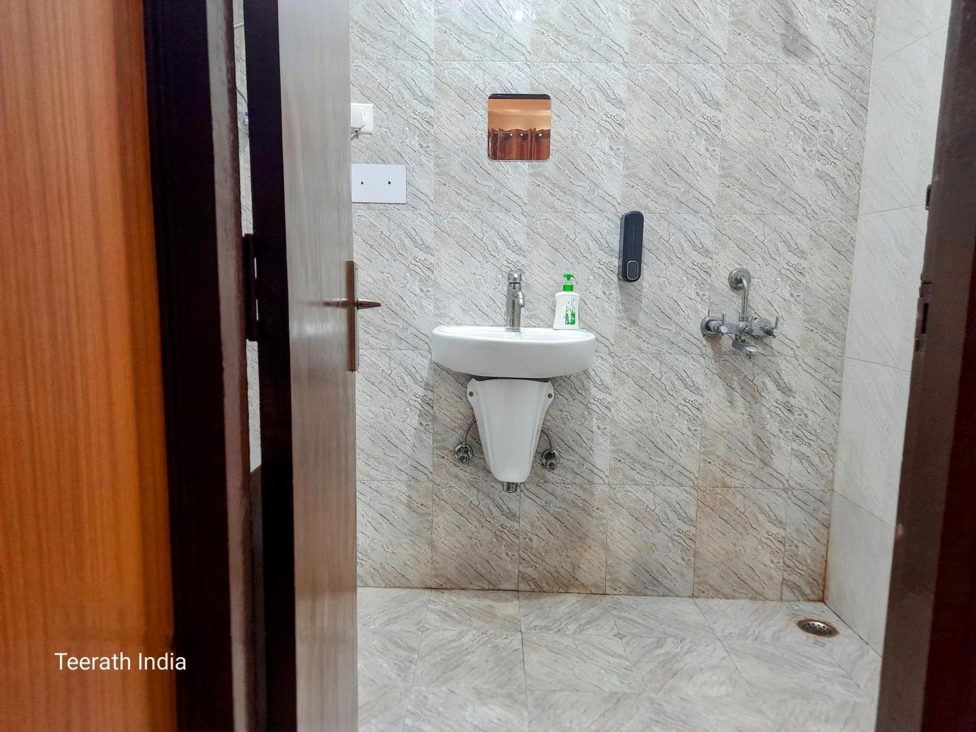 Teerath India - Spacious 1bhk Near Prem Mandir