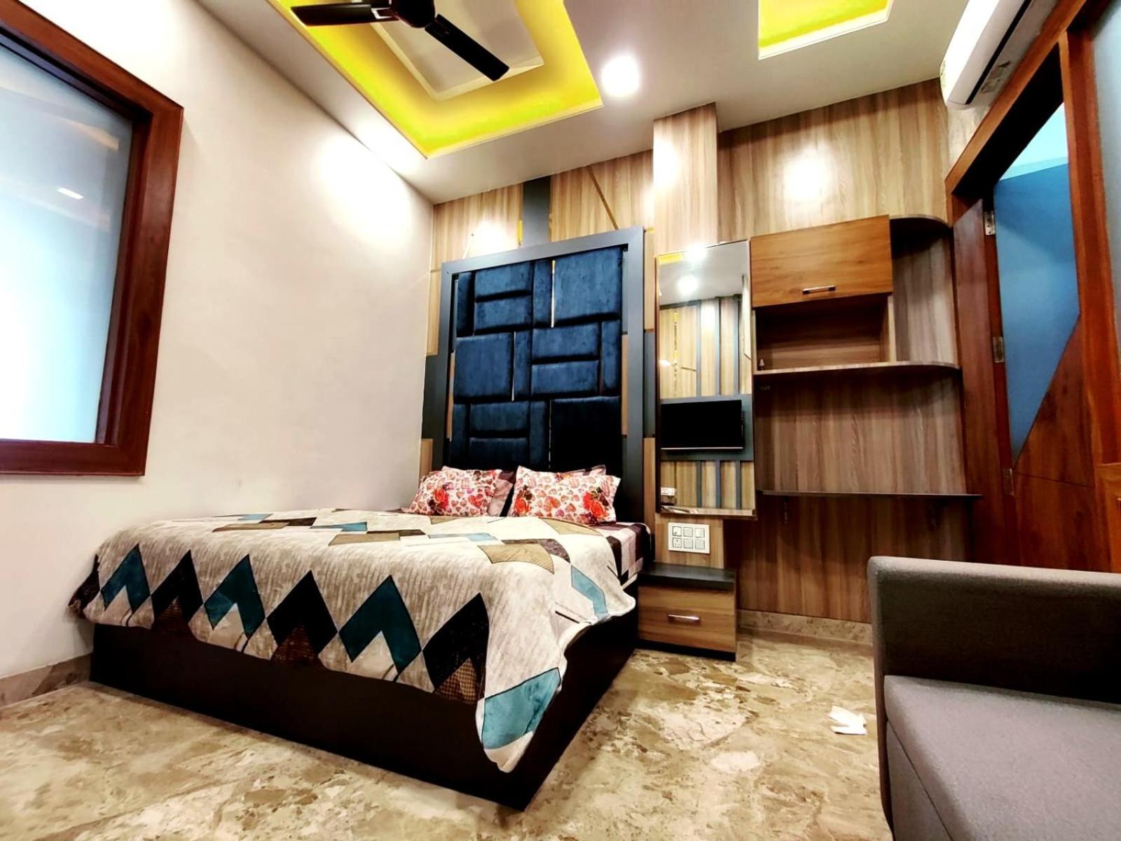 Premium Near Banke Bihari Ji With Power Backup - Free Wifi - Washing Machine Etc Vrindavan