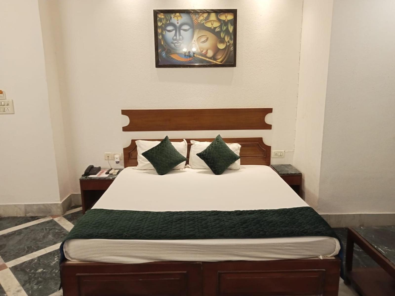 Ananda Krishna Hotel