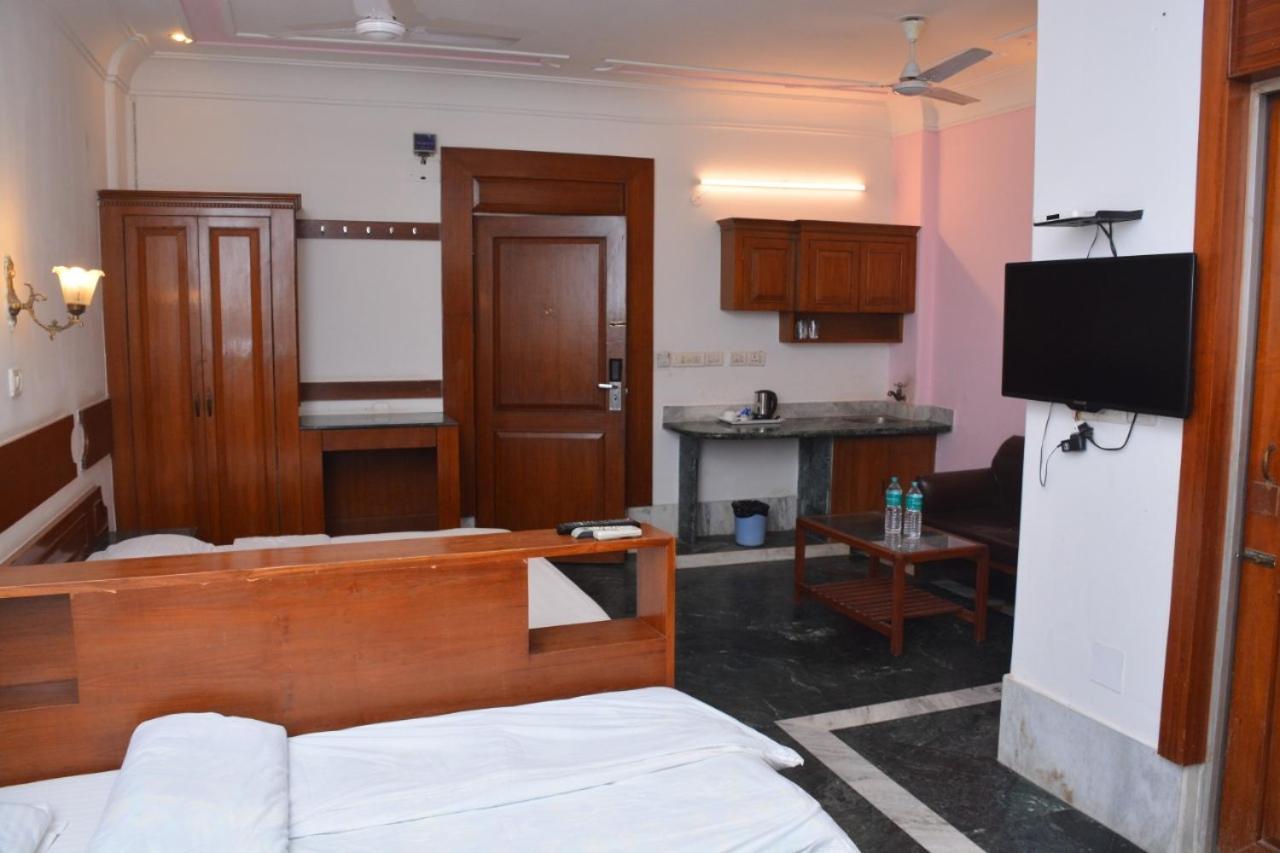 Hotel Ananda Krishna 3*