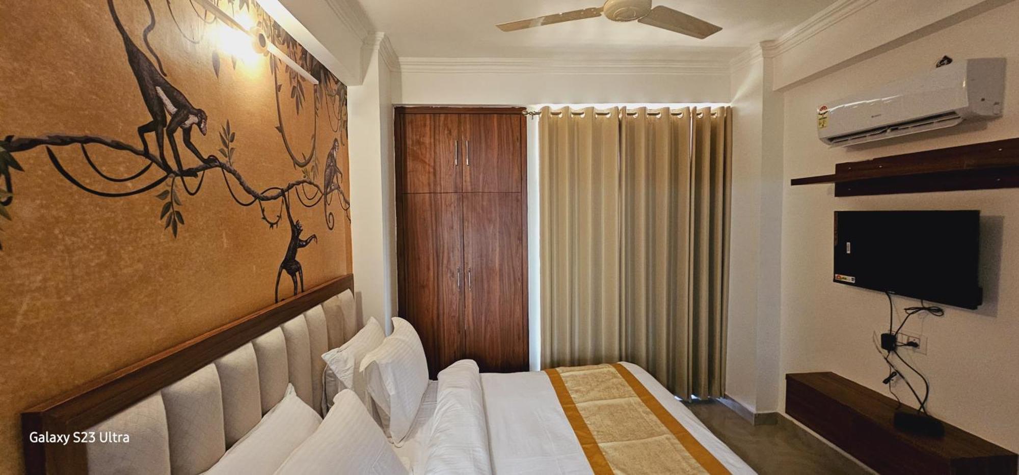 The Grand Nd Resort- Kanha Tulsi Heights Behind Prem Mandir 4*