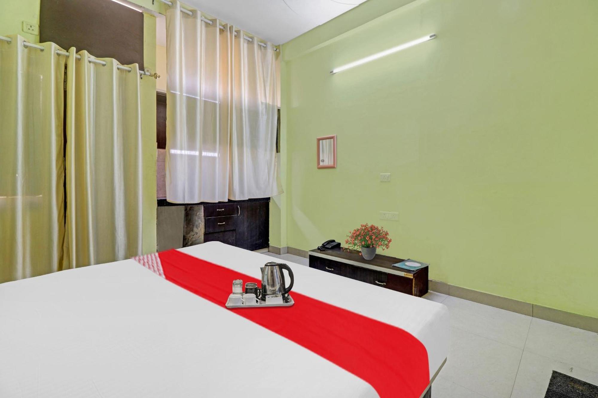 Flagship Ag Yamuna Palace Hotel 3*