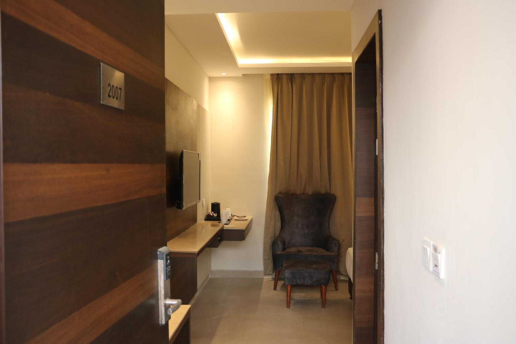 Hotel Meera Madhav