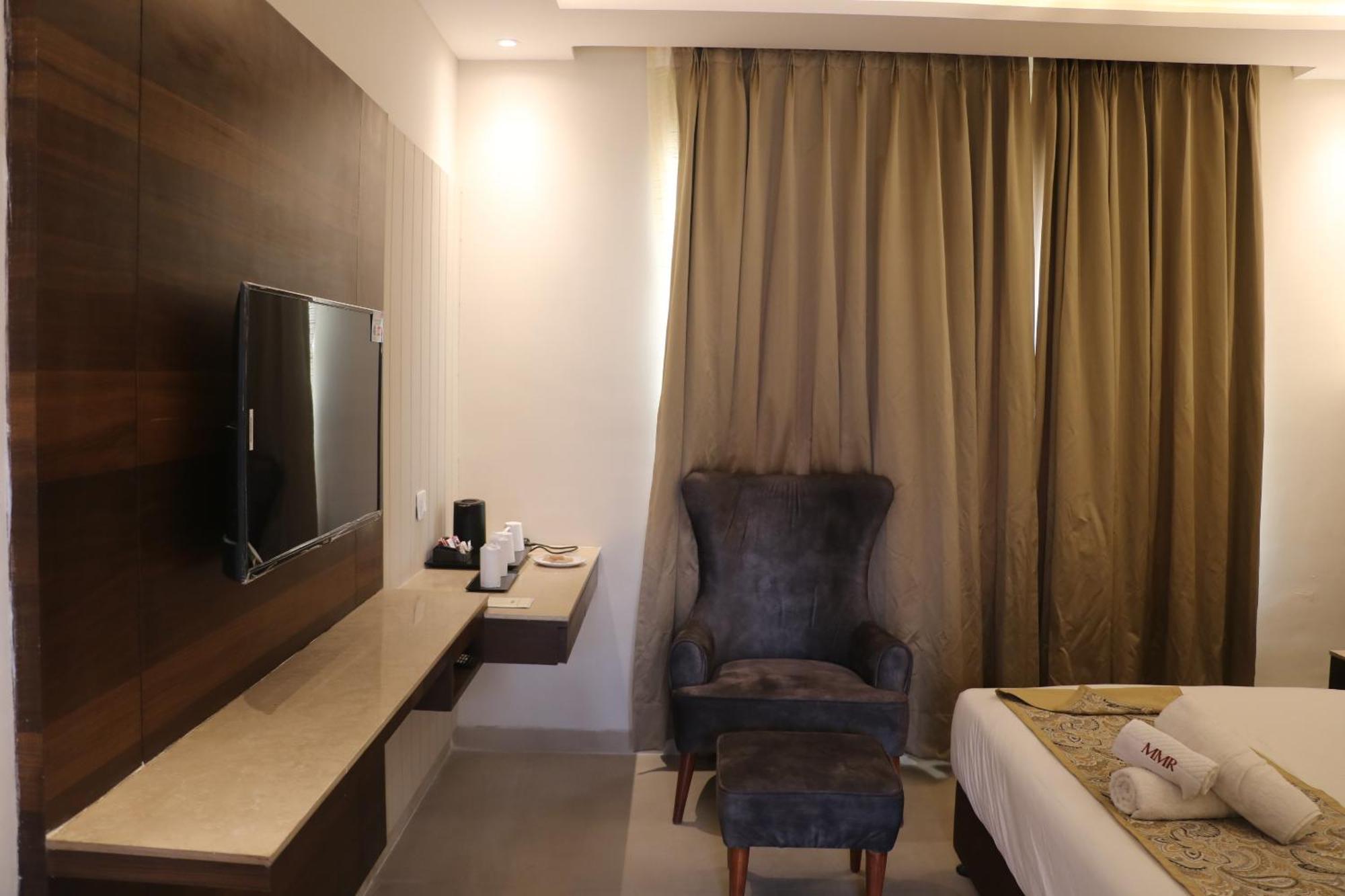 Hotel Meera Madhav 3*