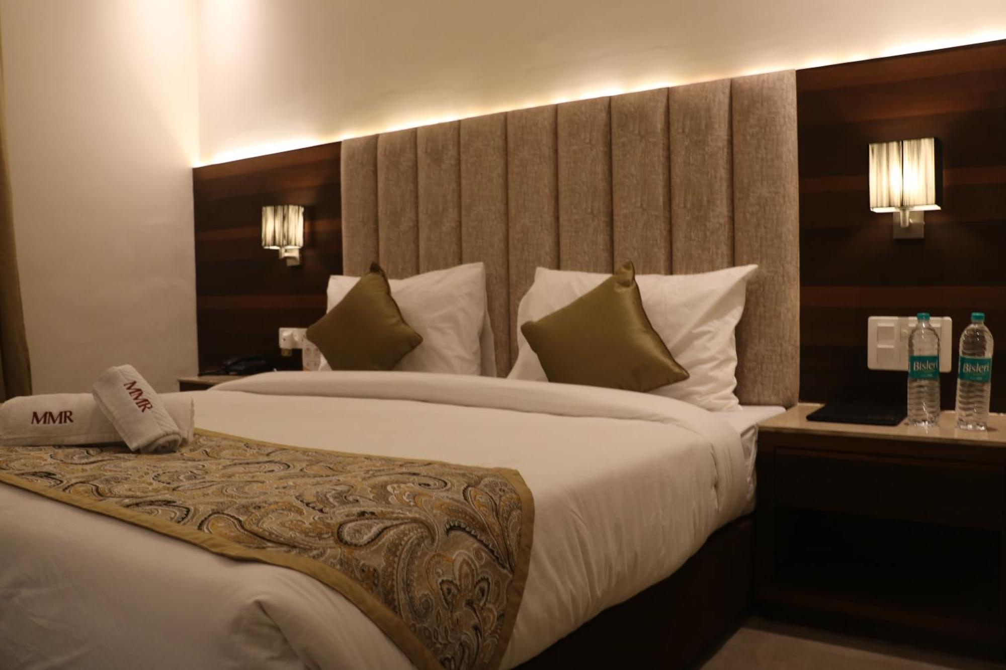 Hotel Meera Madhav