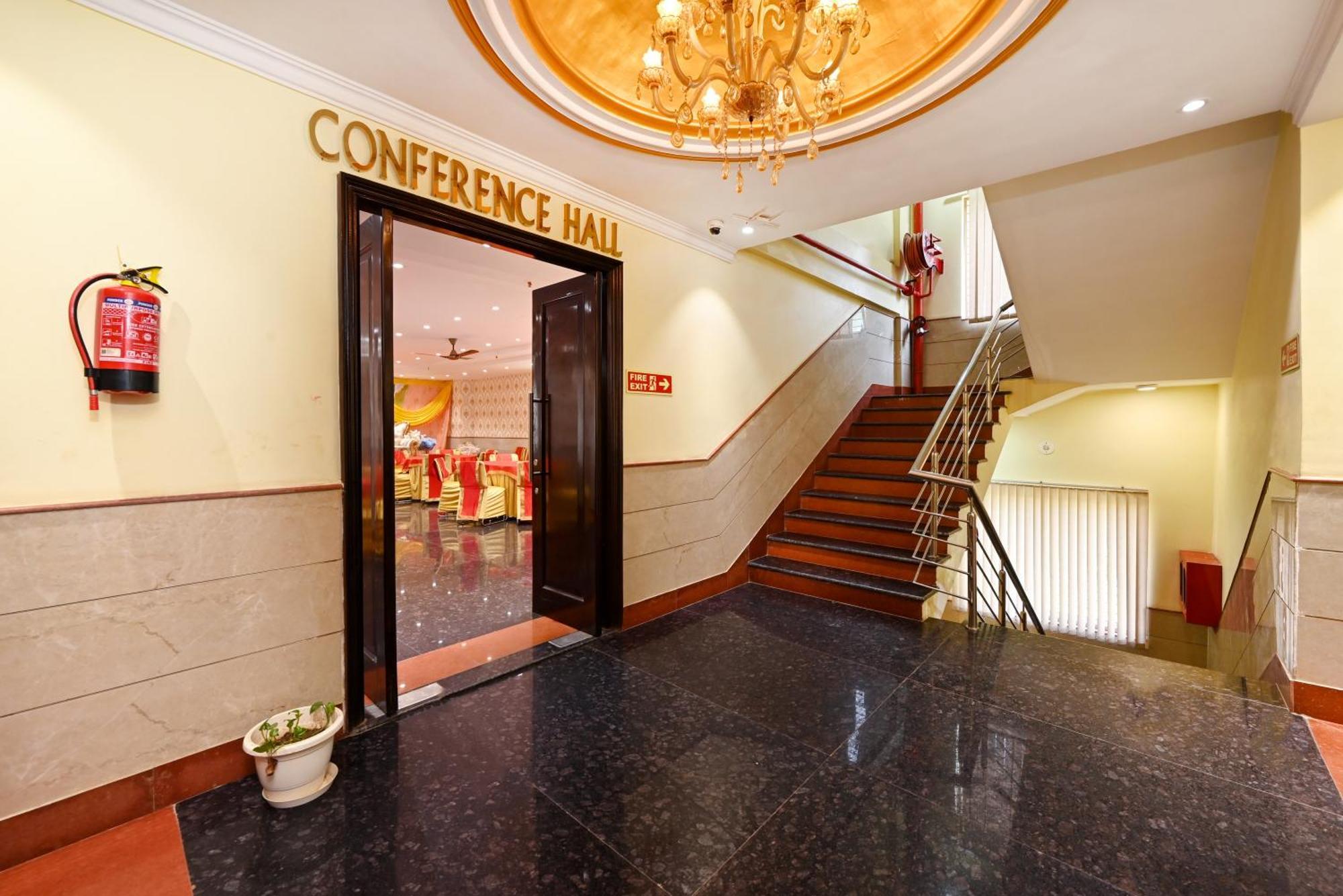 Sks Grand Palace-vrindavan Hotel