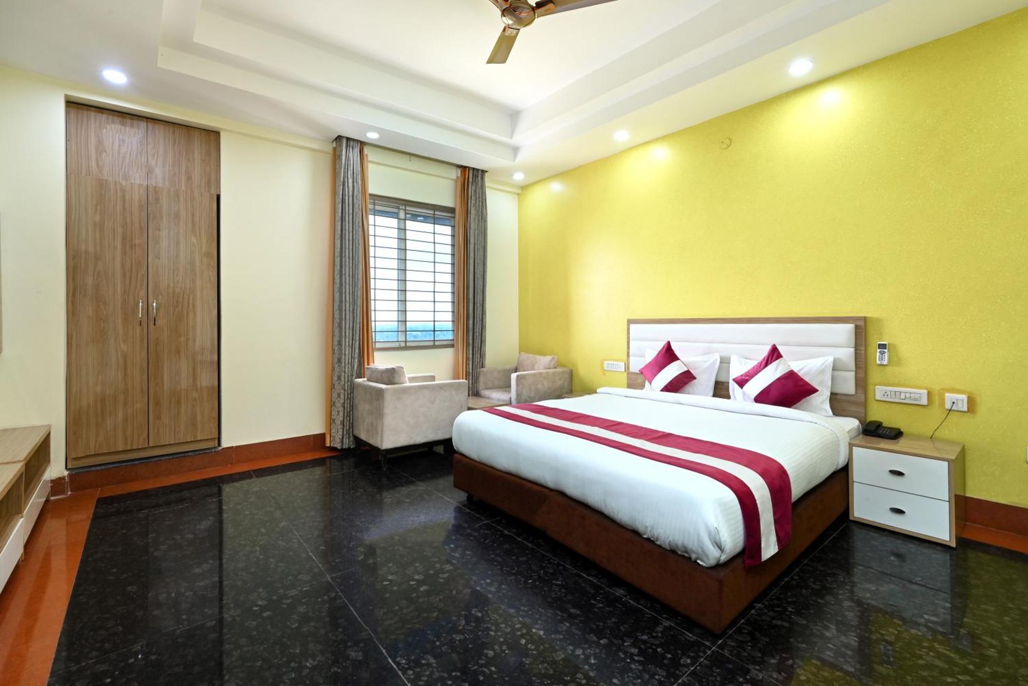 Hotel Sks Grand Palace-vrindavan 4*