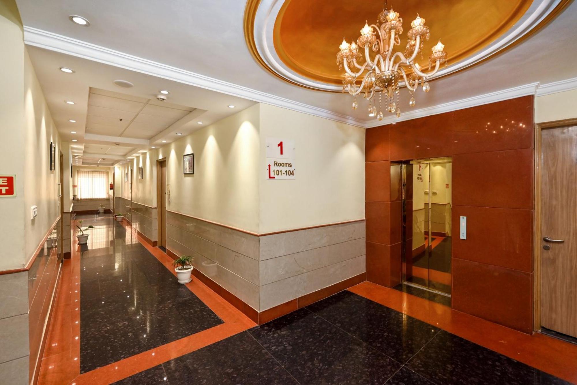 Sks Grand Palace-vrindavan 4* Vrindavan