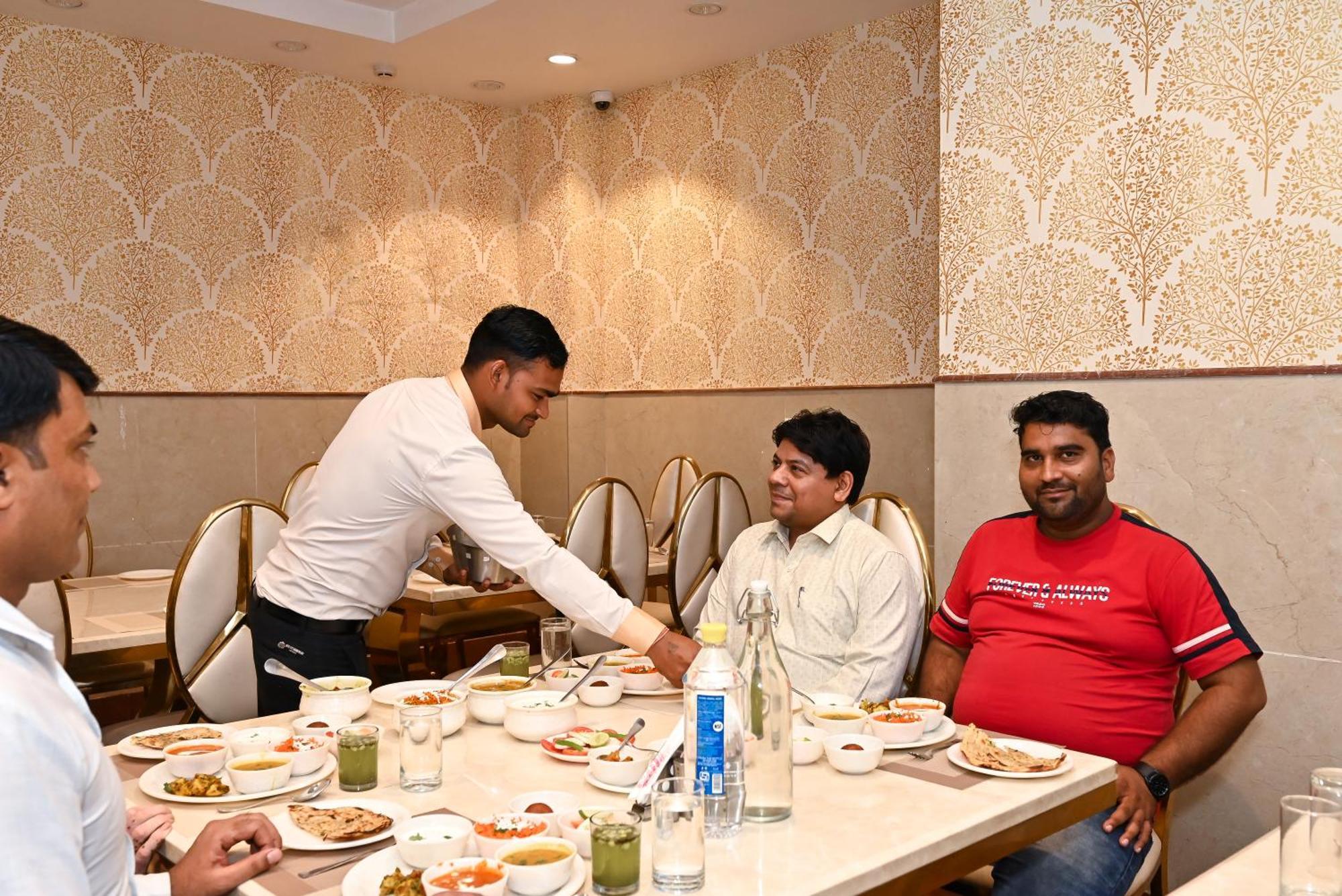 Sks Grand Palace-vrindavan 4* Vrindavan