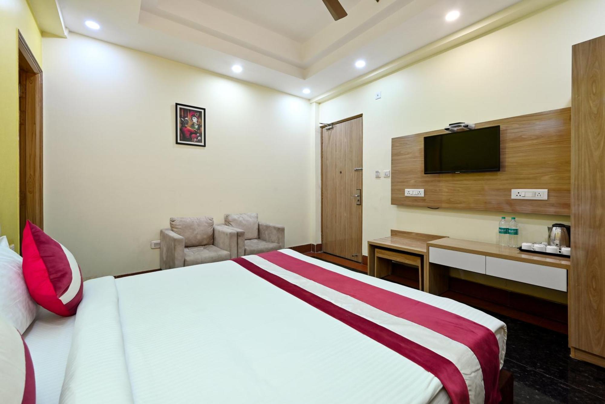 Hotel Sks Grand Palace-vrindavan 4*