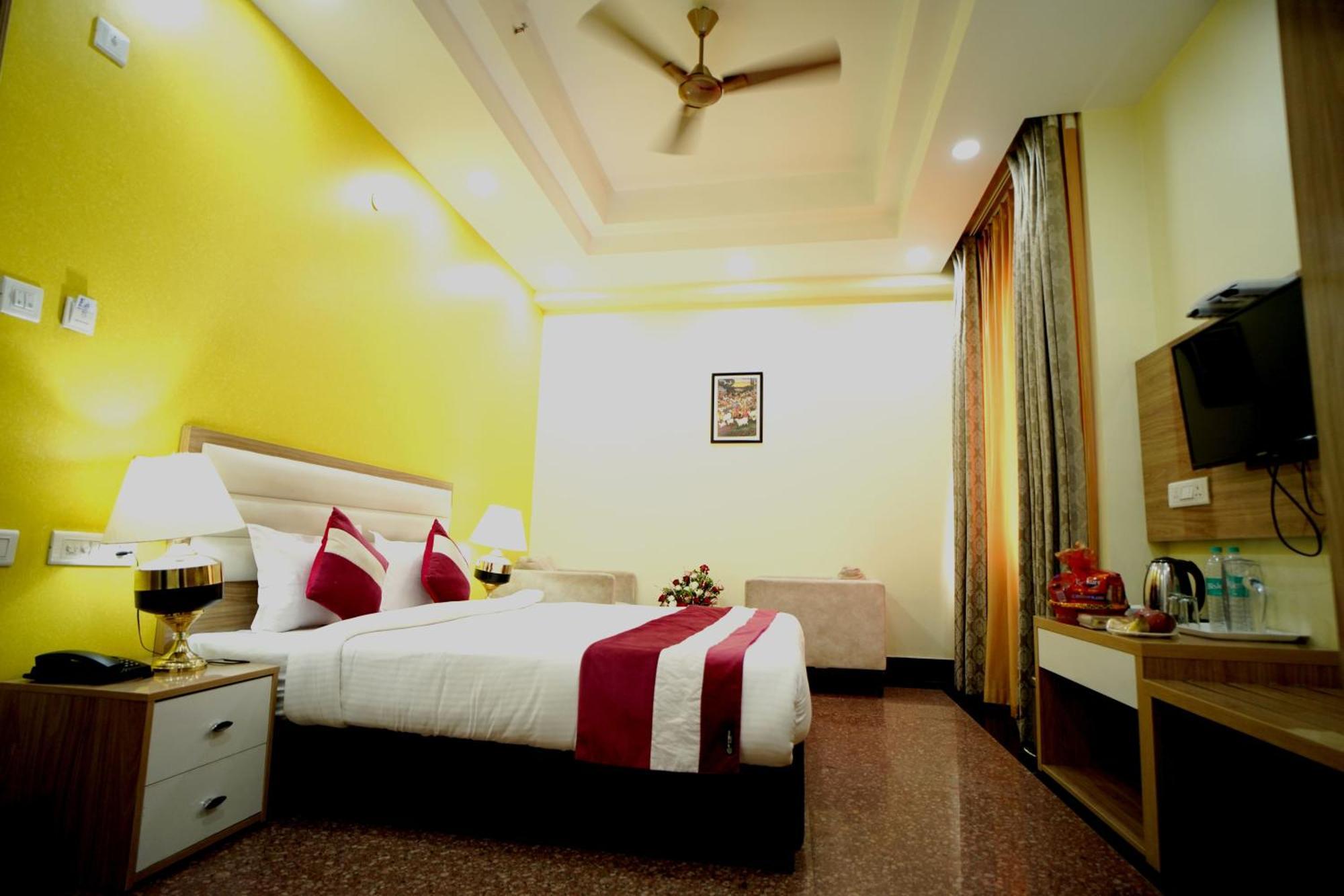Hotel Sks Grand Palace-vrindavan