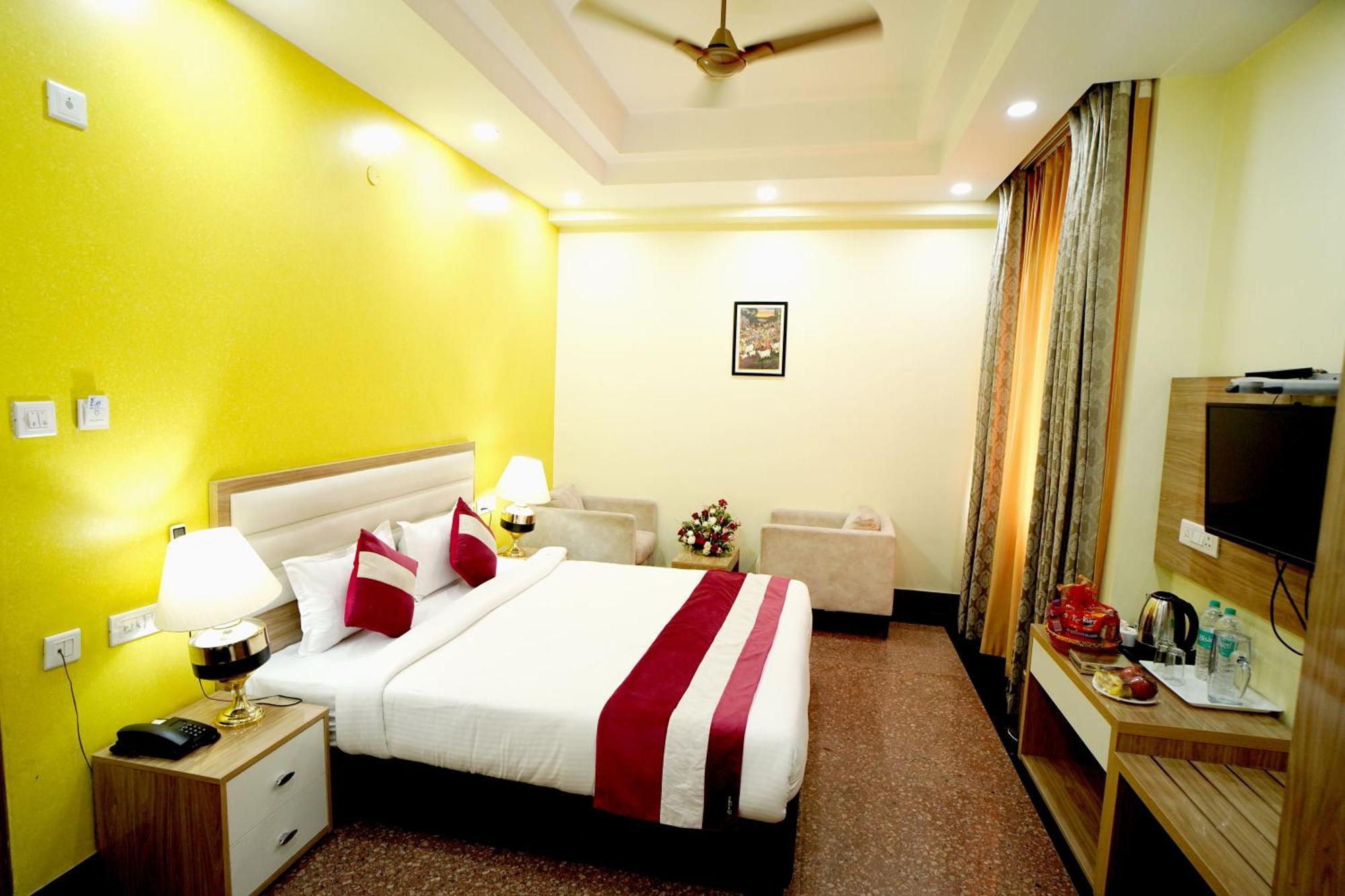 Hotel Sks Grand Palace-vrindavan 4*